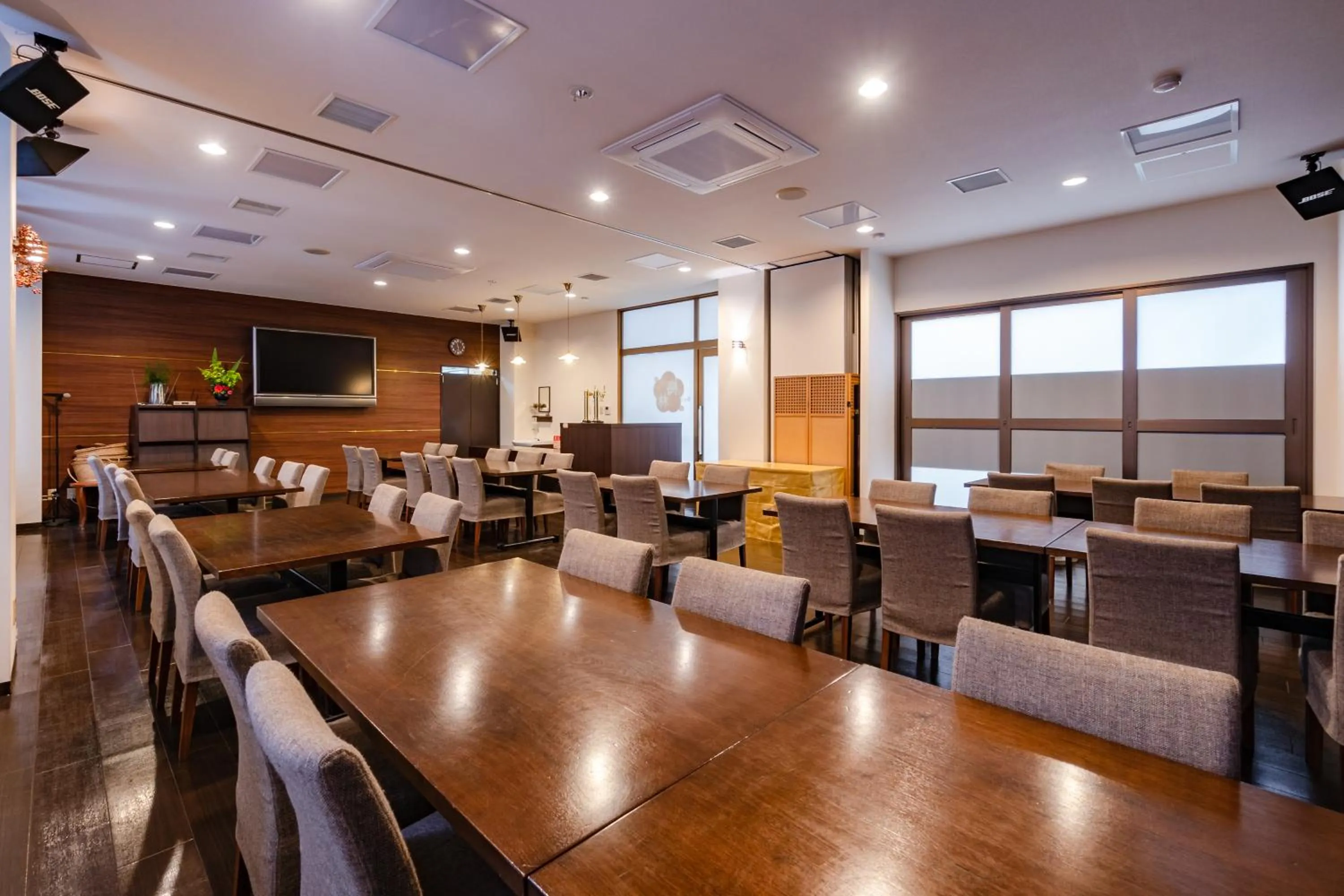 Restaurant/places to eat in Okano Hotel