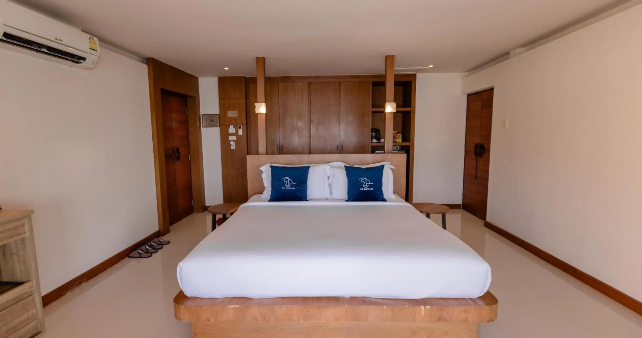 Bed in The Cliff Lipe