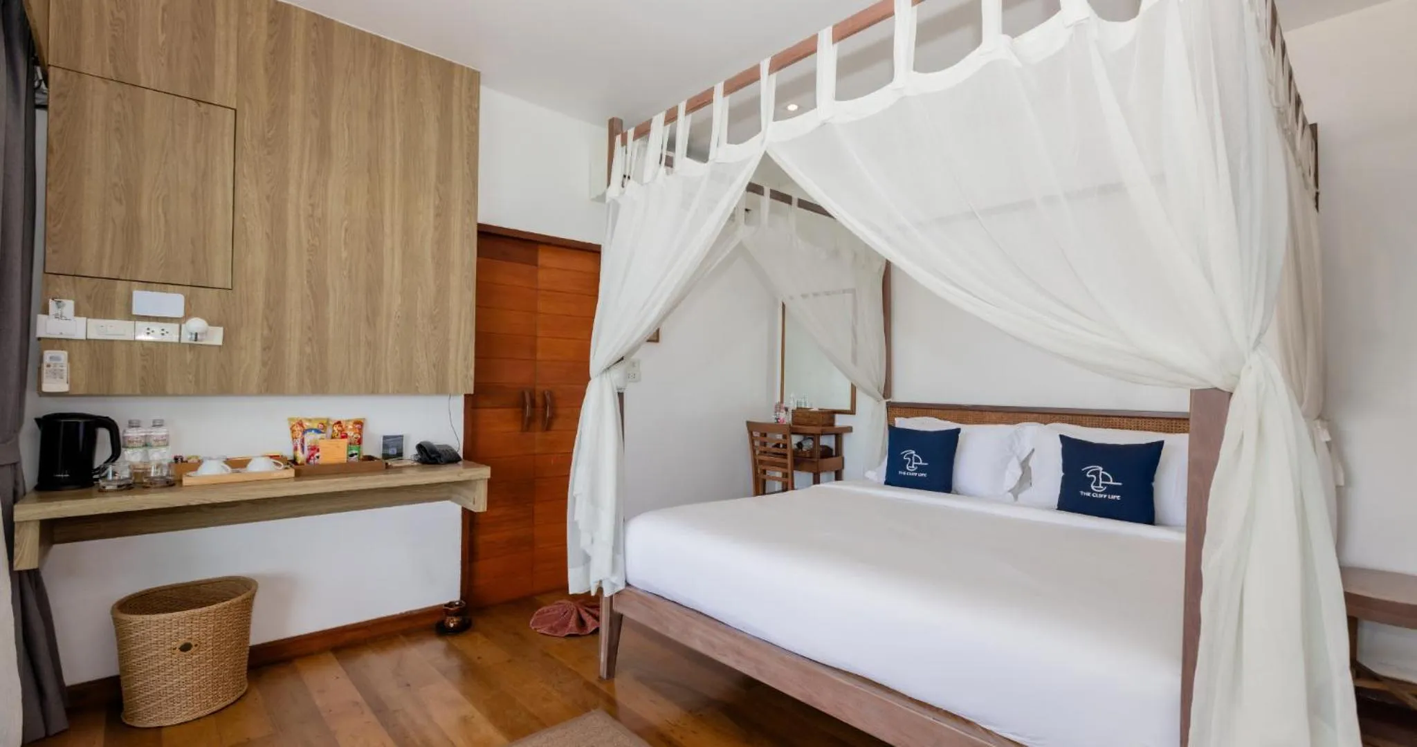 Bed in The Cliff Lipe