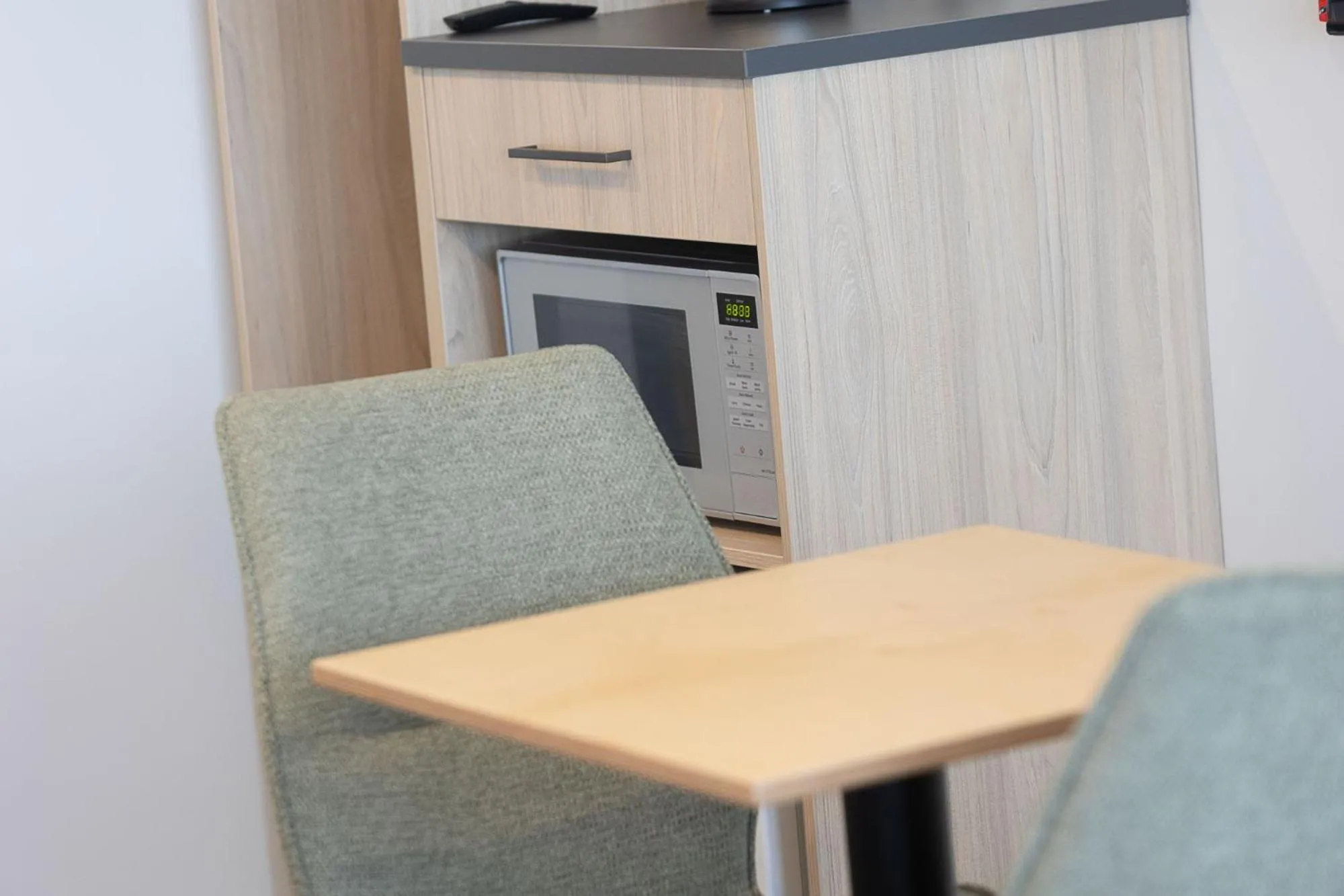 Coffee/tea facilities in Airport Stays