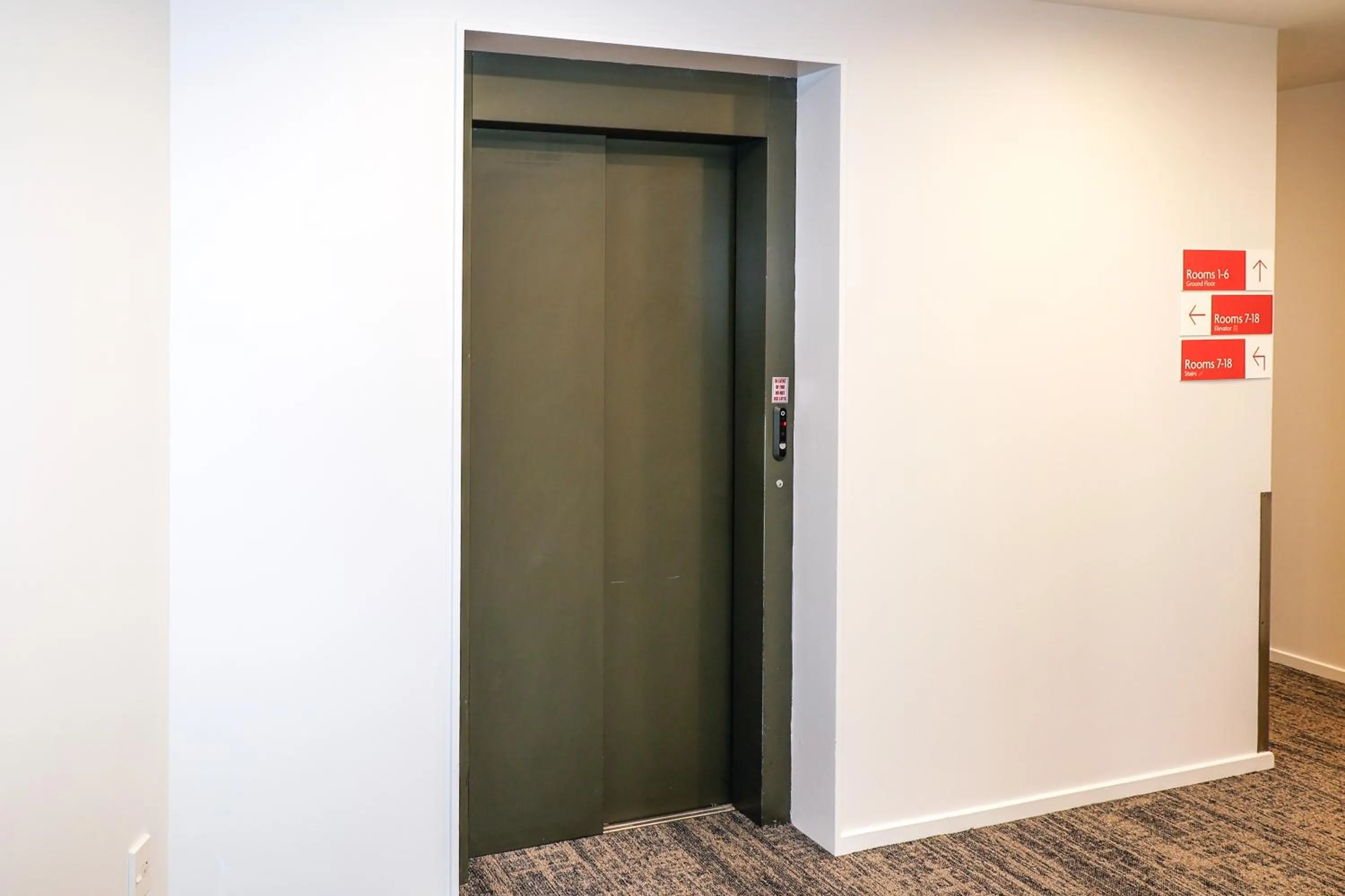 elevator in Airport Stays