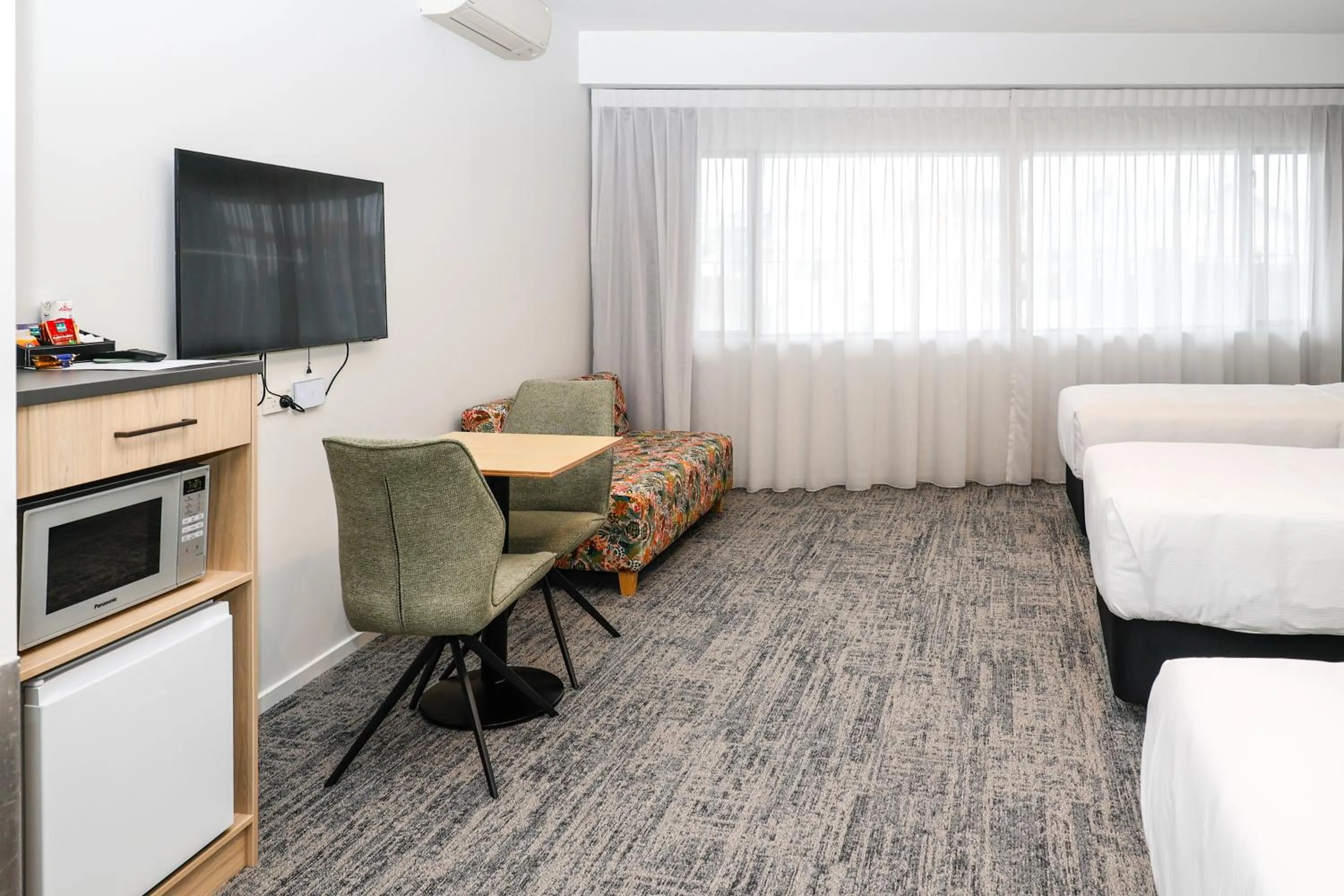 Photo of the whole room, Bed in Airport Stays