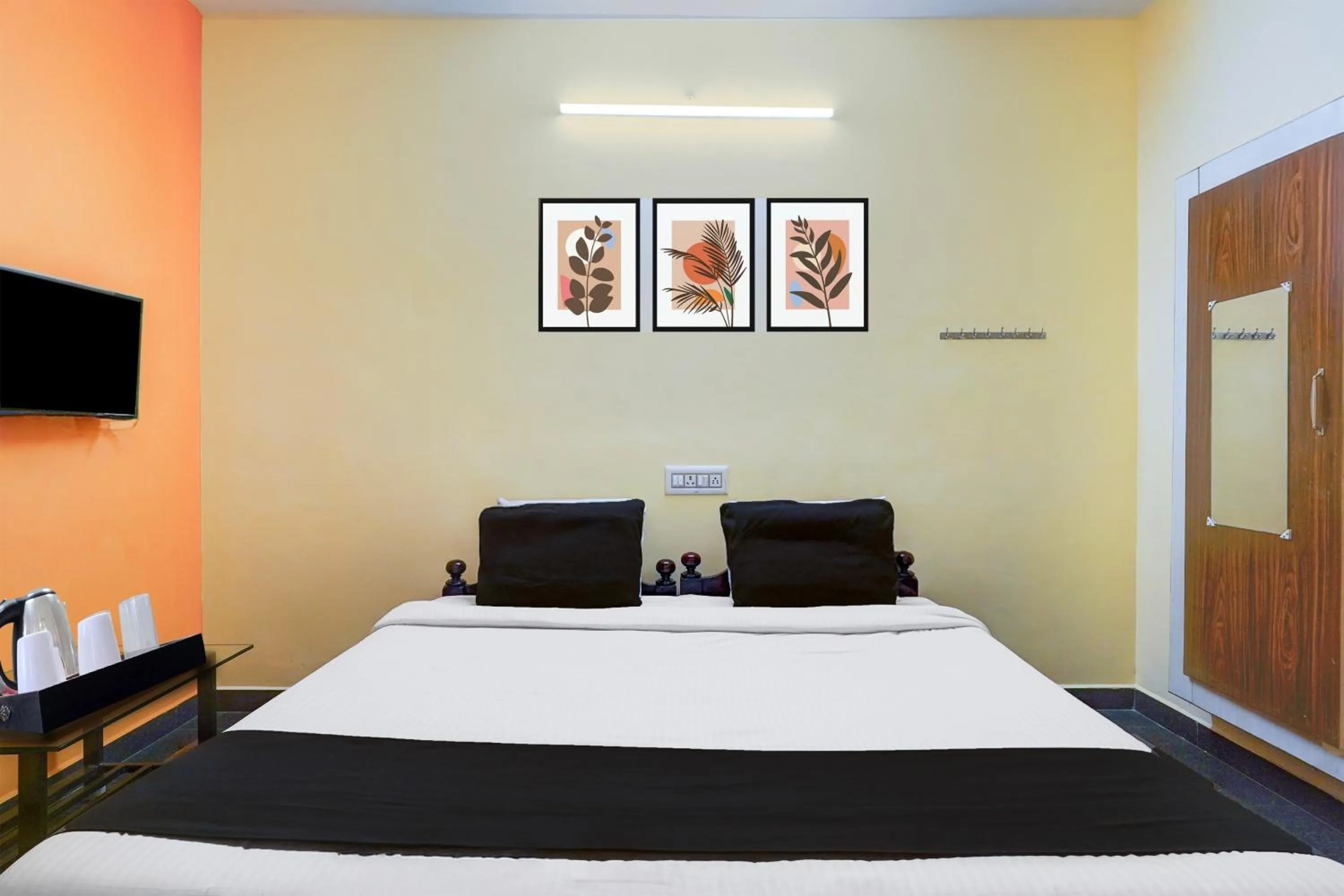 Bedroom, Bed in Super Hotel O Poigai Near Airport