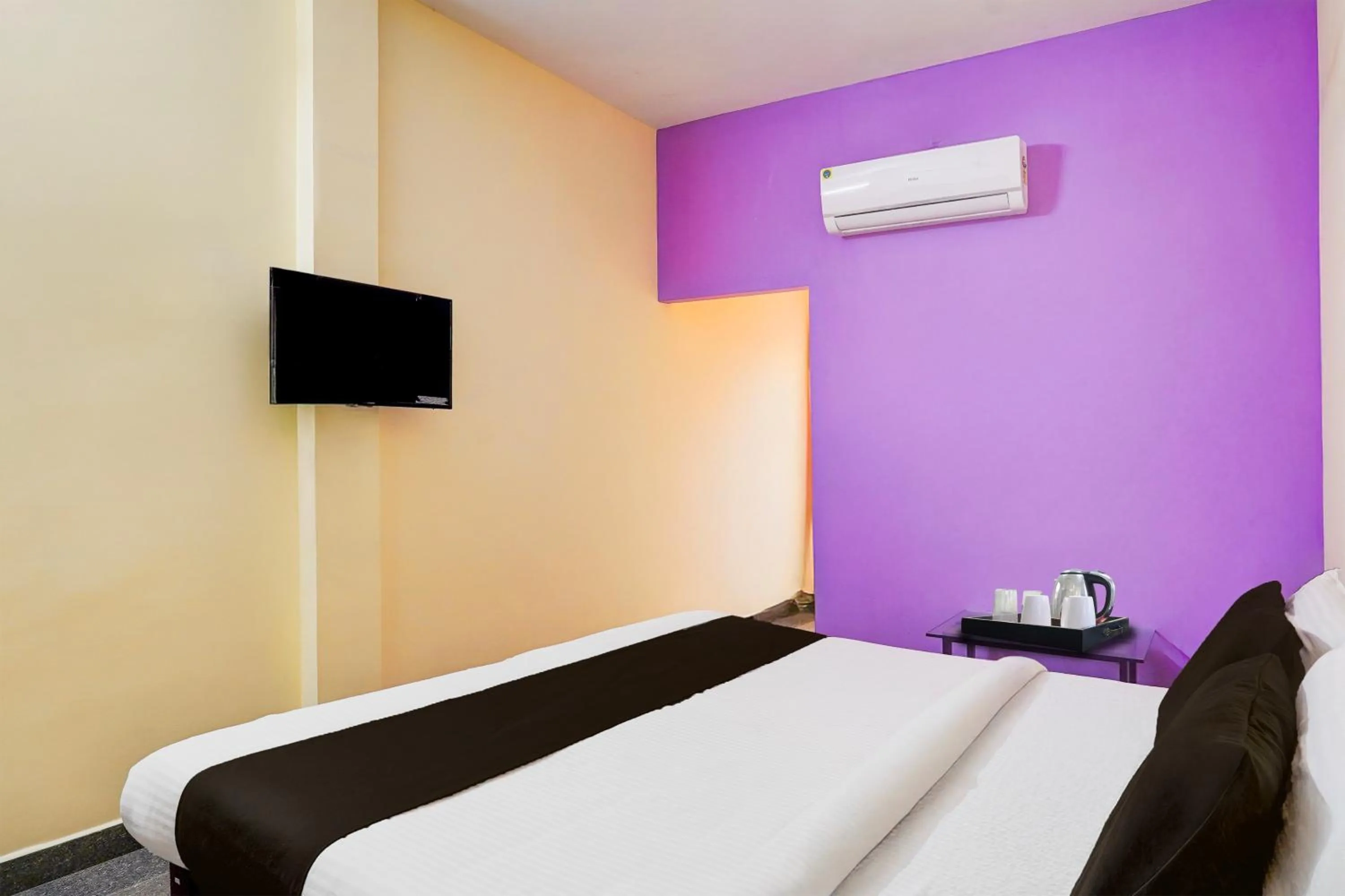 Bedroom, Bed in Super Hotel O Poigai Near Airport