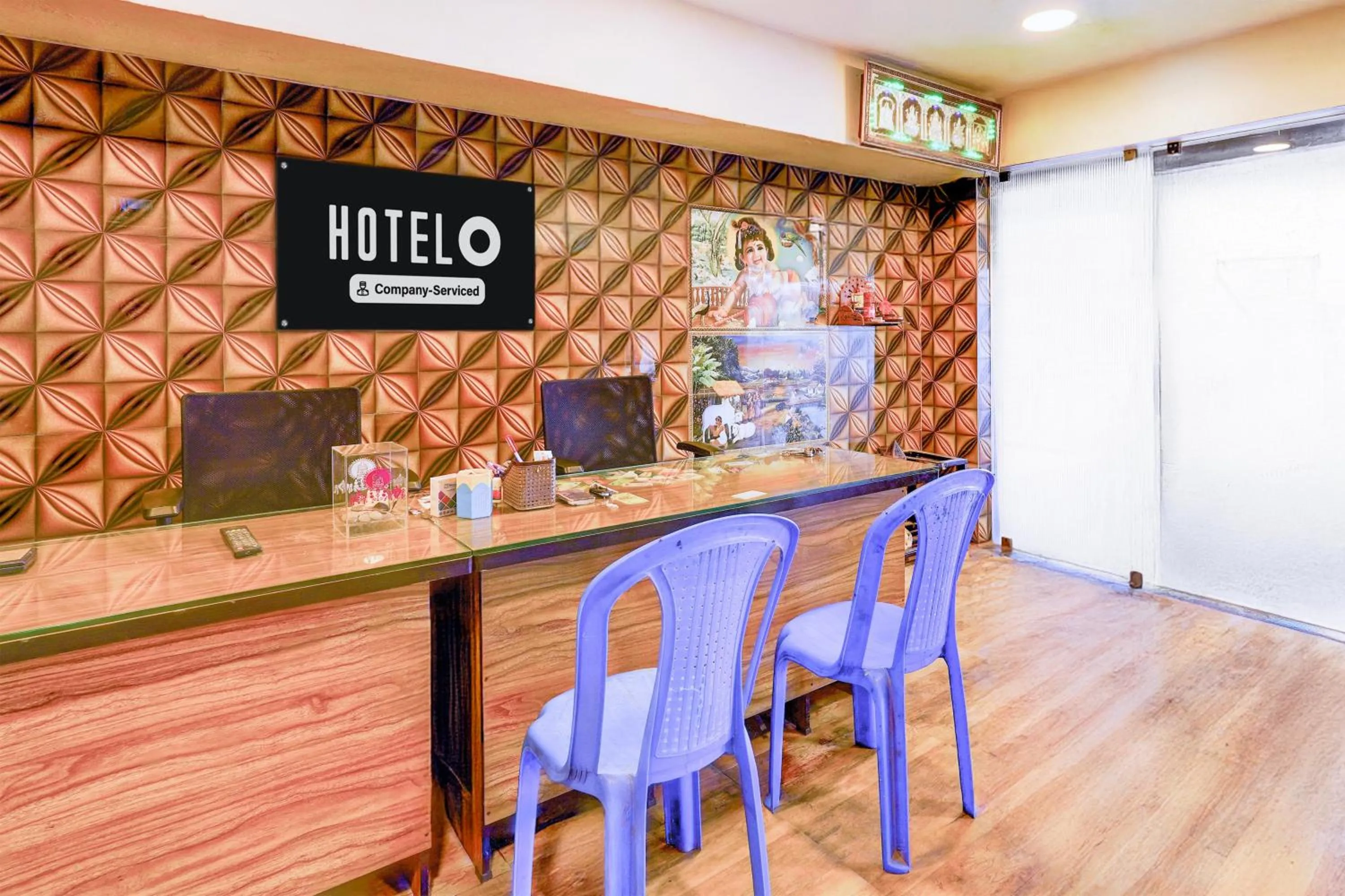 Lobby or reception in Super Hotel O Poigai Near Airport