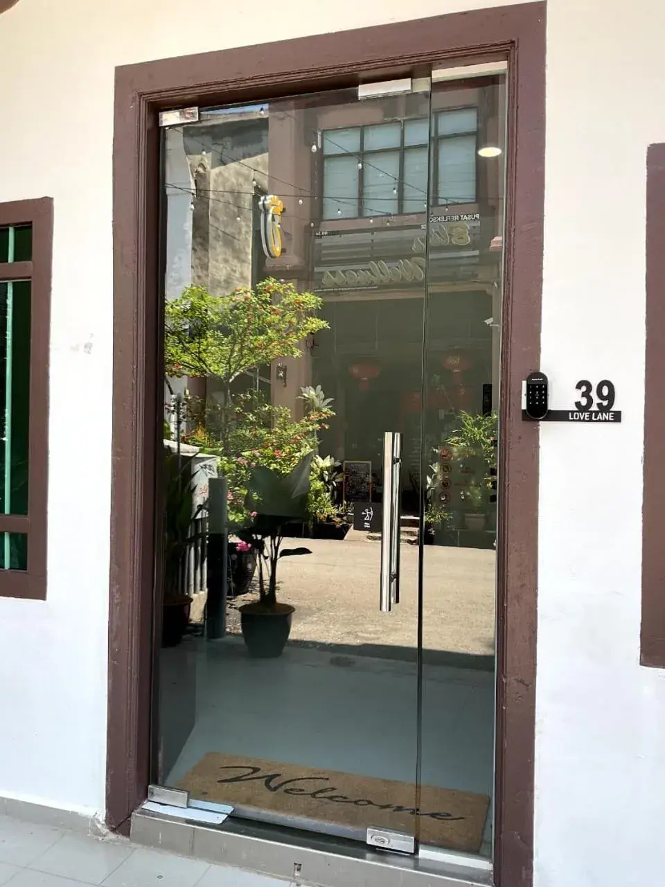 Facade/entrance in 39 Love Lane - Smart Intelligent Inn Georgetown Facade/entrance in 39 Love Lane - Smart Intelligent Inn Georgetown