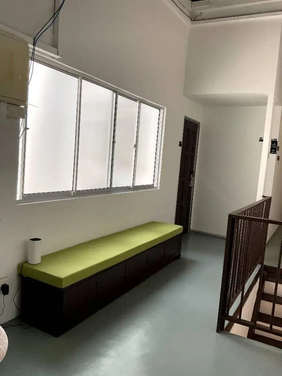 Seating area, Bed in 39 Love Lane - Smart Intelligent Inn Georgetown Seating area, Bed in 39 Love Lane - Smart Intelligent Inn Georgetown