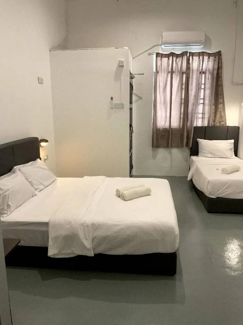 Bedroom, Bed in 39 Love Lane - Smart Intelligent Inn Georgetown