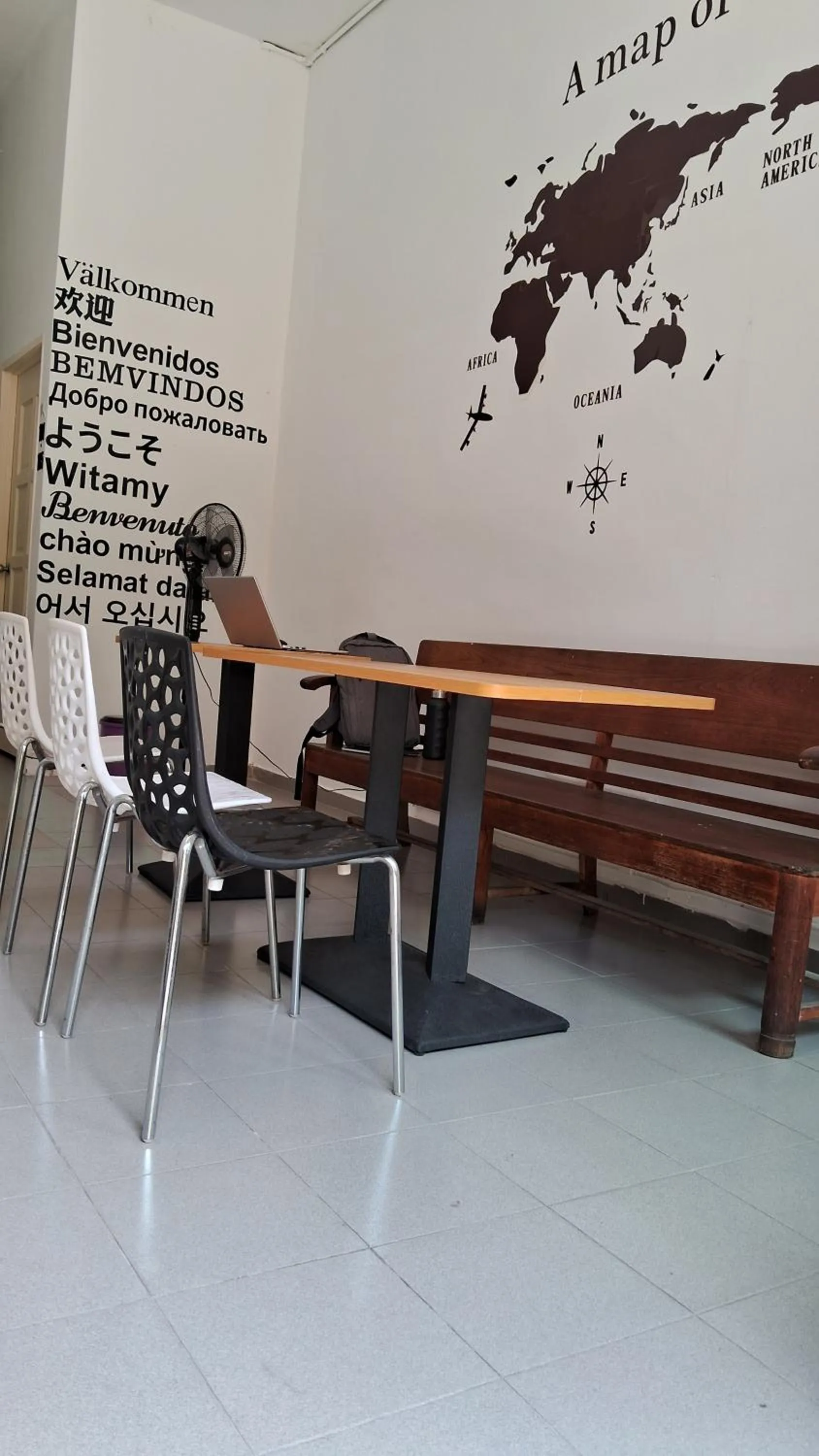 Communal lounge/ TV room in 39 Love Lane - Smart Intelligent Inn Georgetown