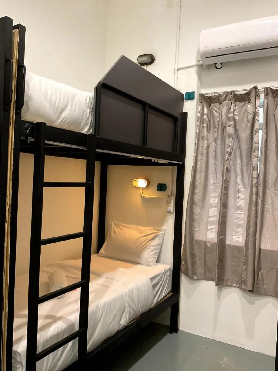 bunk bed, Bed in 39 Love Lane - Smart Intelligent Inn Georgetown