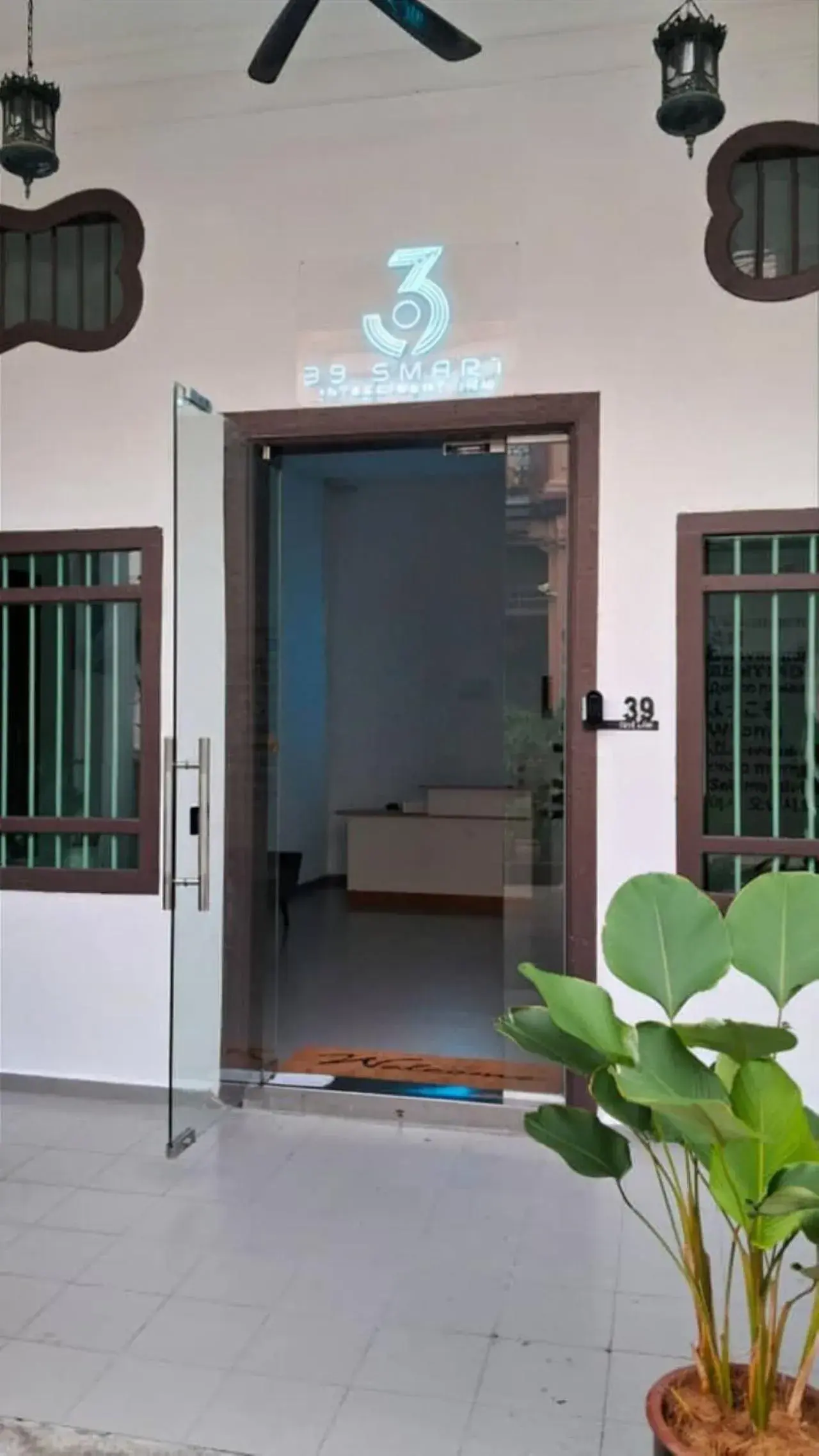 Facade/entrance in 39 Love Lane - Smart Intelligent Inn Georgetown Facade/entrance in 39 Love Lane - Smart Intelligent Inn Georgetown