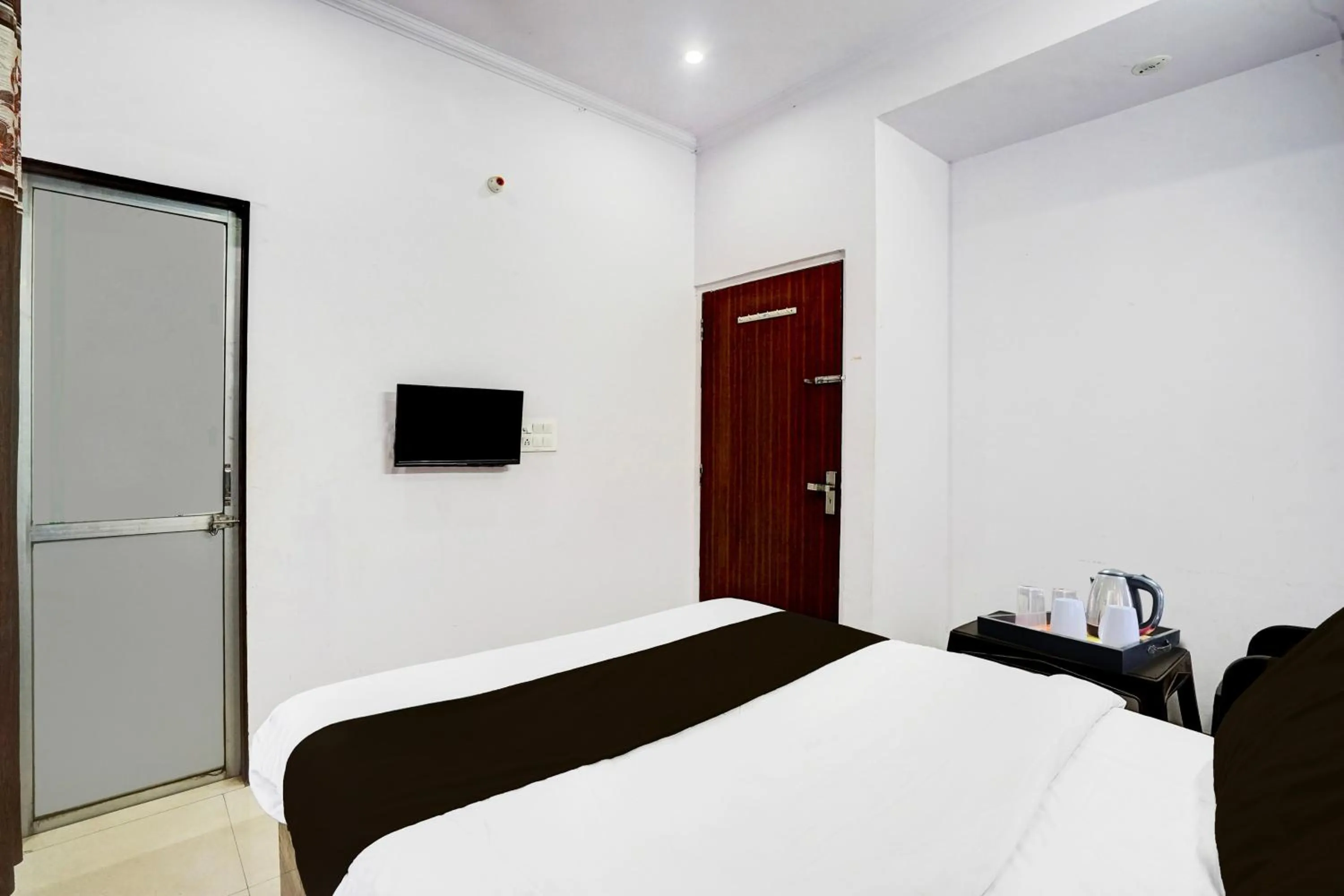 Bedroom, Bed in Hotel O Jagatpura Near JTM Mall Formerly Royan Inn
