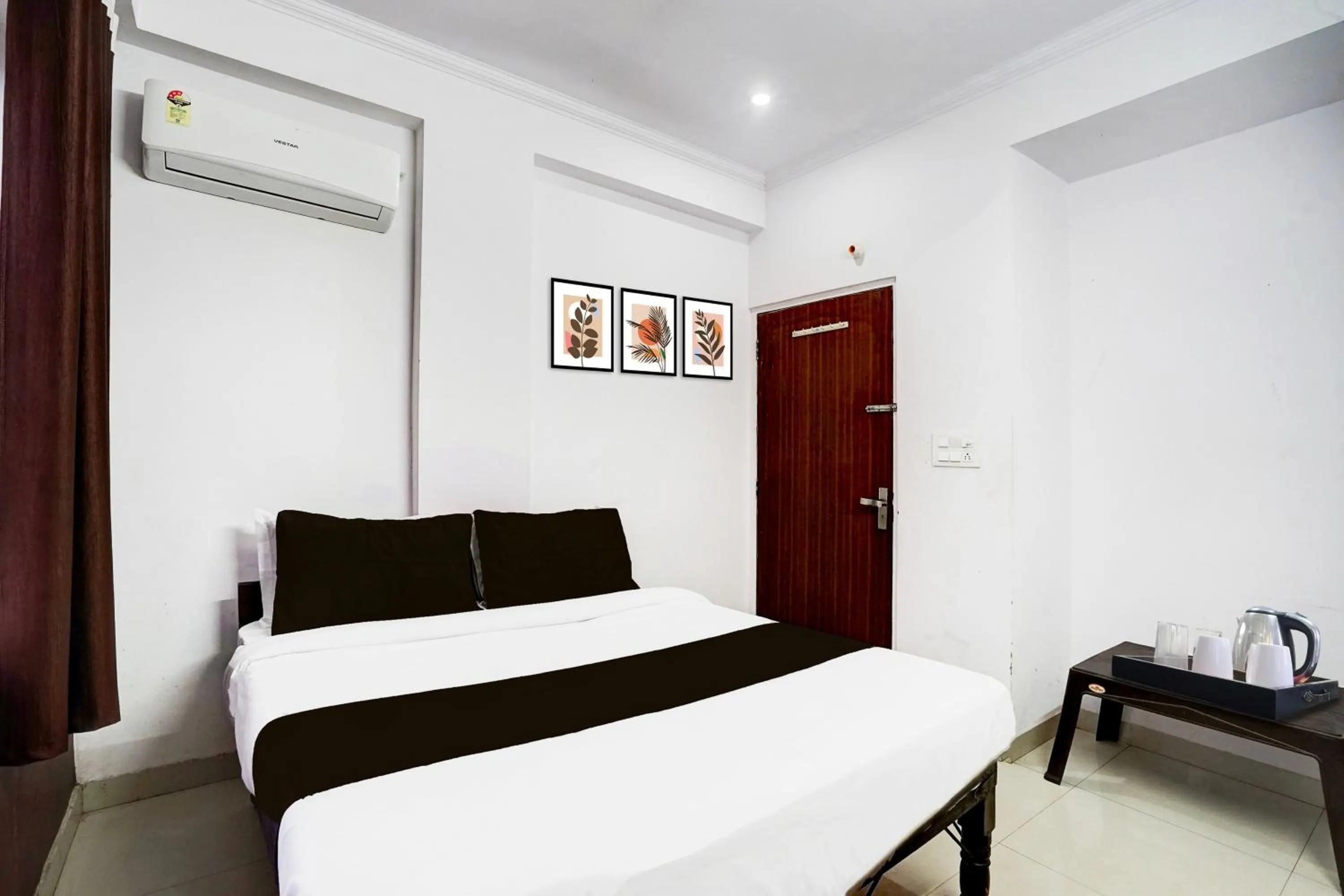 Bedroom, Bed in Hotel O Jagatpura Near JTM Mall Formerly Royan Inn