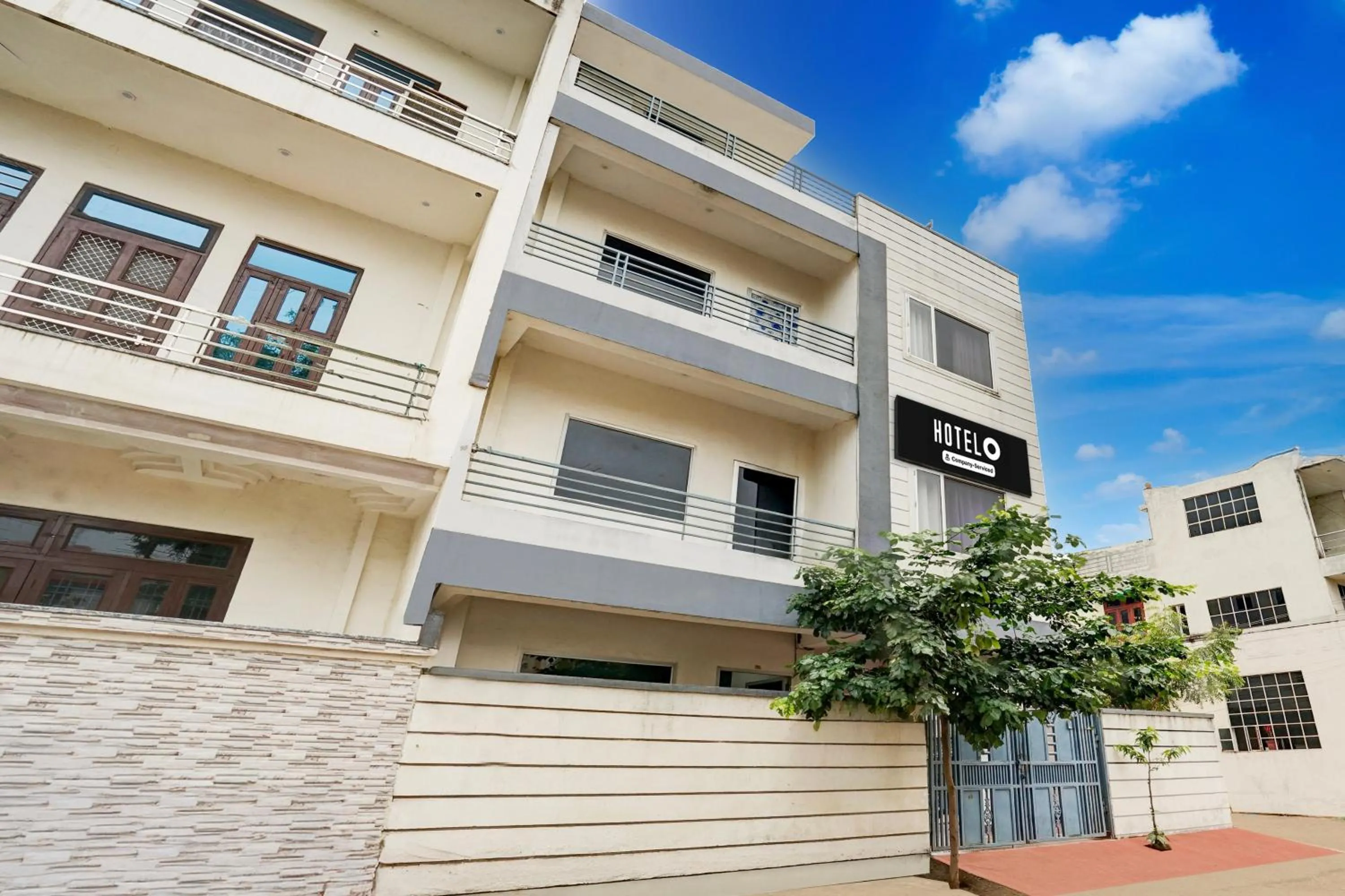 Facade/entrance in Super Hotel O Jagatpura Near JTM Mall Formerly Royan Inn
