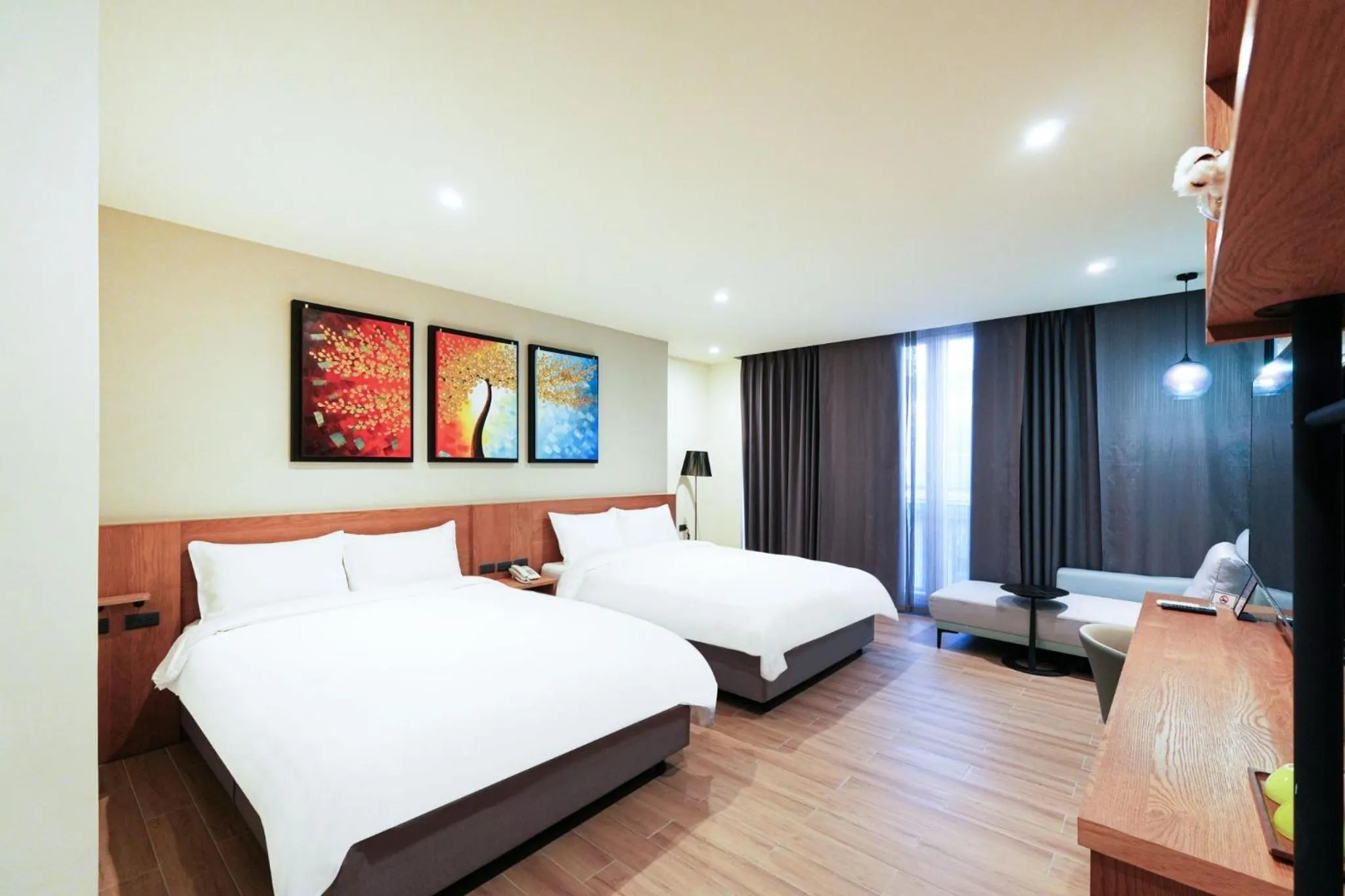 Photo of the whole room, Bed in Sun Lake Hotel