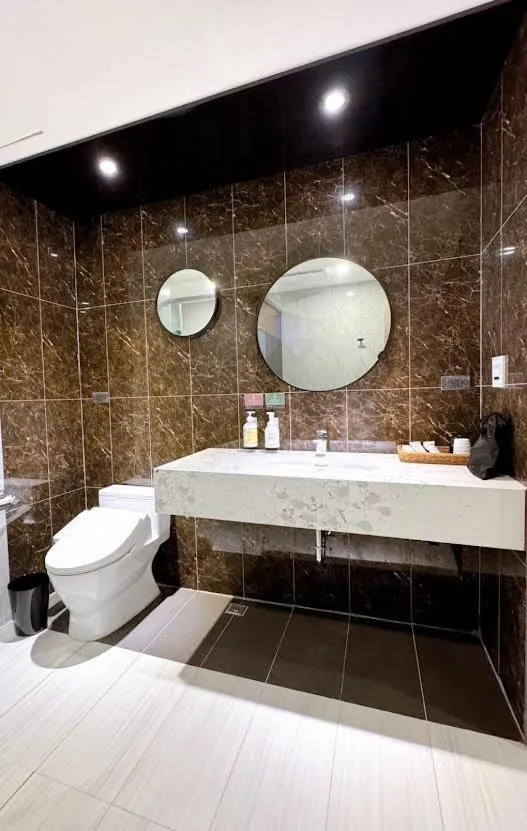 Toilet in Sun Lake Hotel