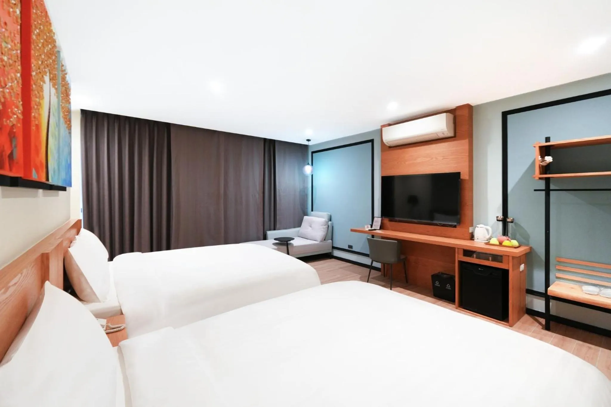 Photo of the whole room, Bed in Sun Lake Hotel