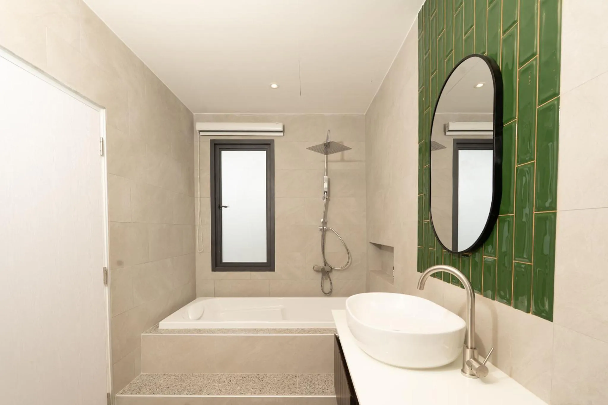Bathroom in The Pinnacle Katanoi