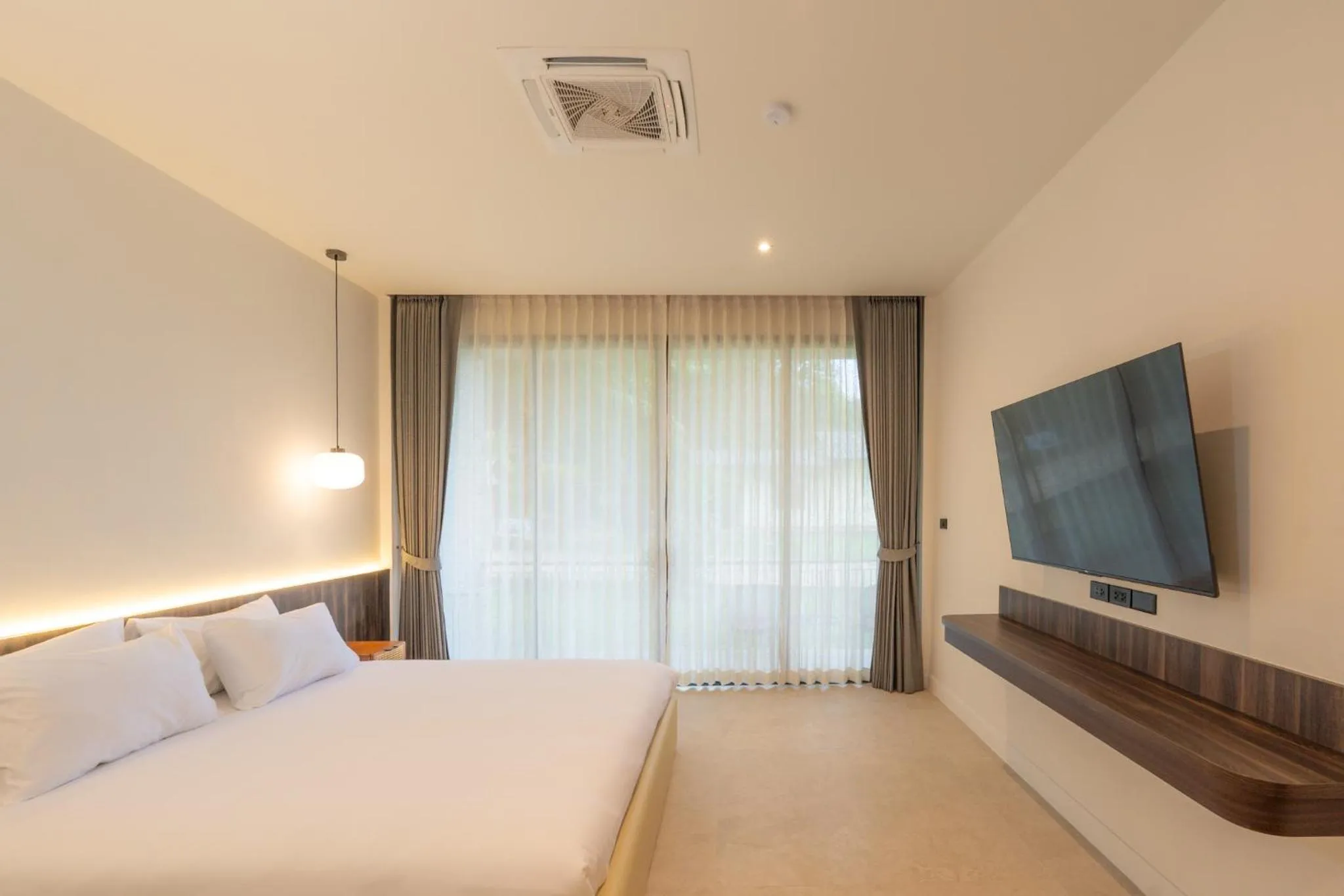 Bed in The Pinnacle Katanoi