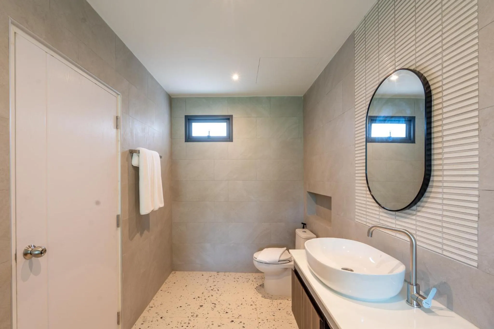 Shower in The Pinnacle Katanoi