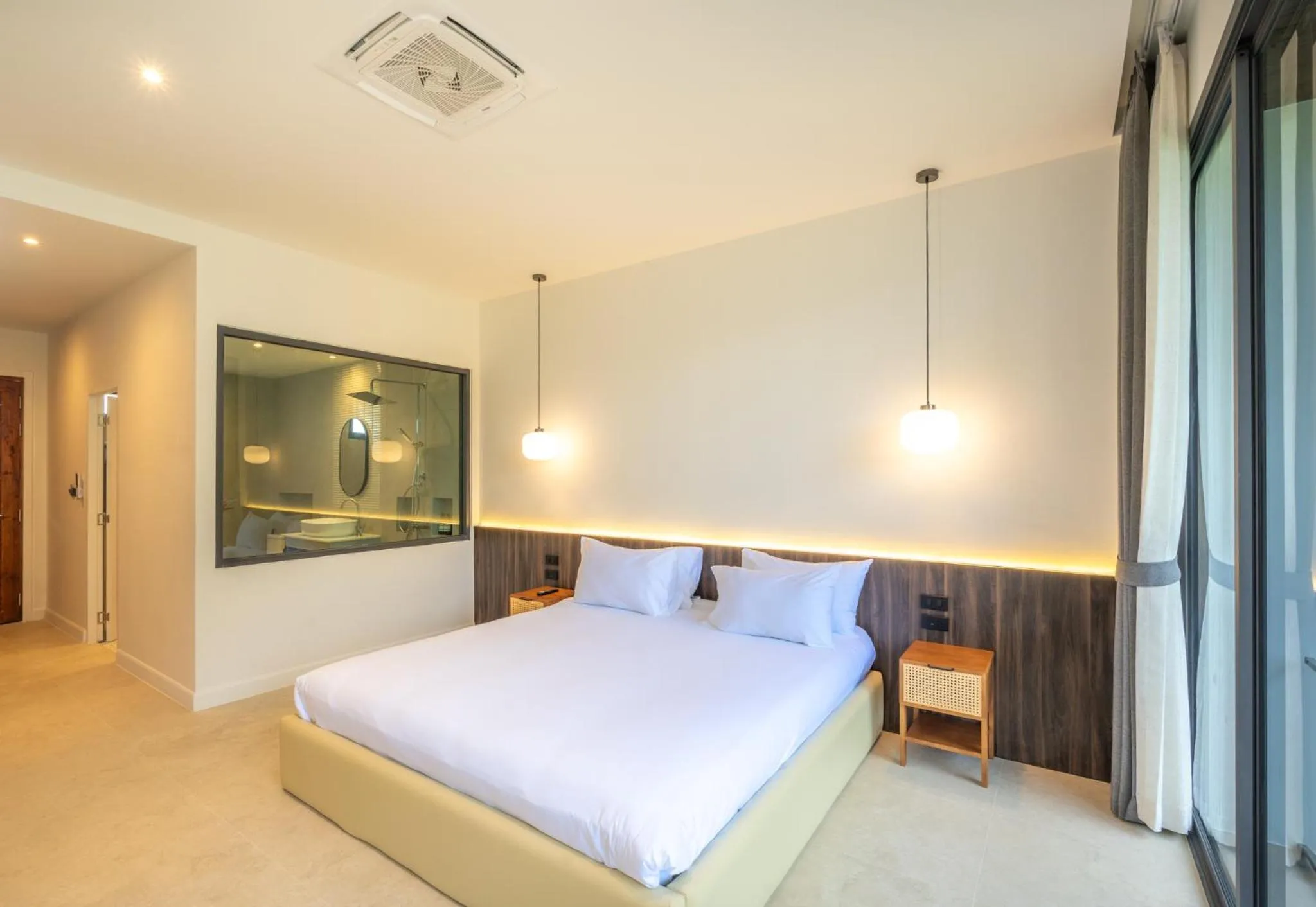 Photo of the whole room, Bed in The Pinnacle Katanoi