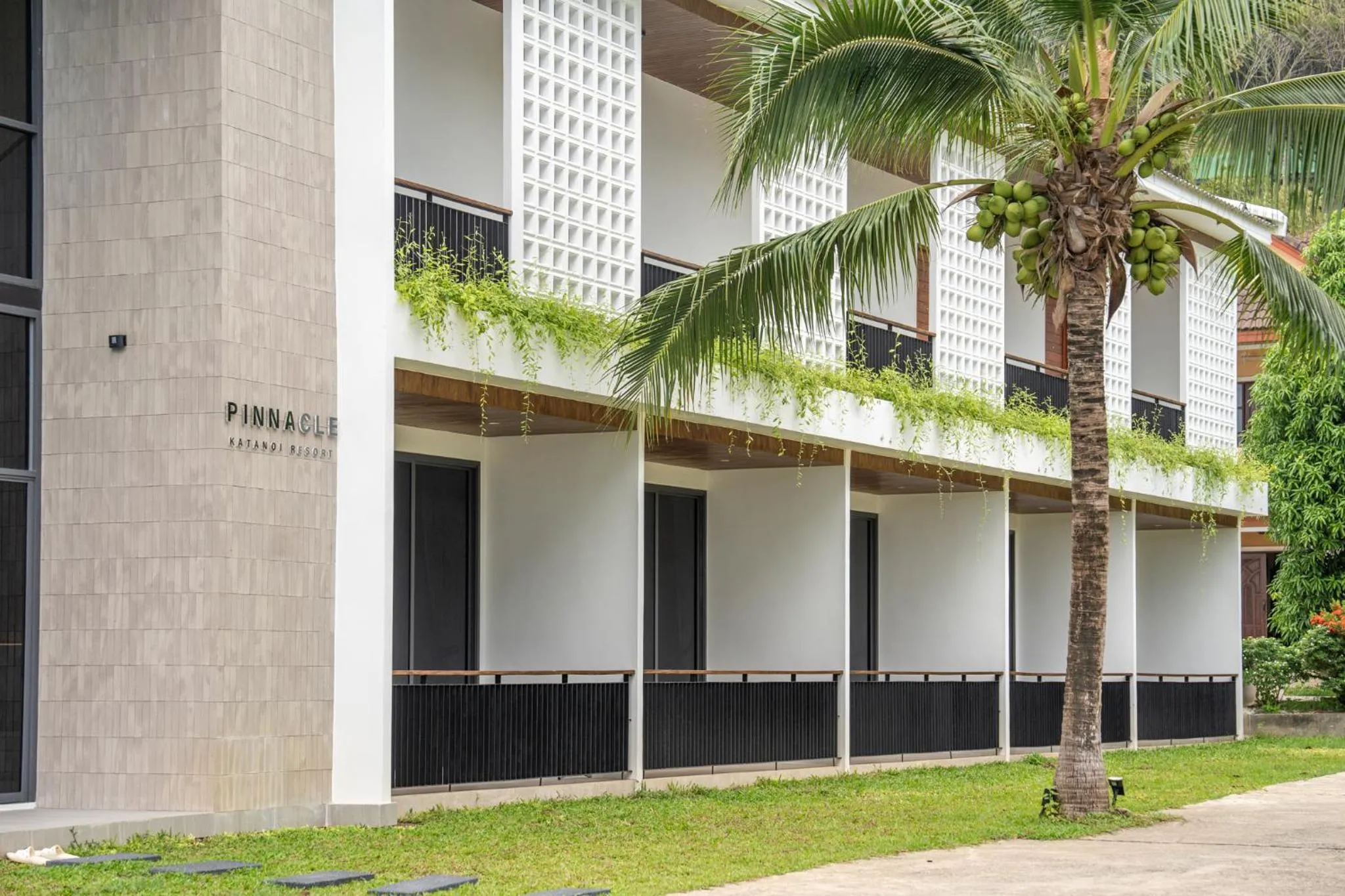 Property building in The Pinnacle Katanoi