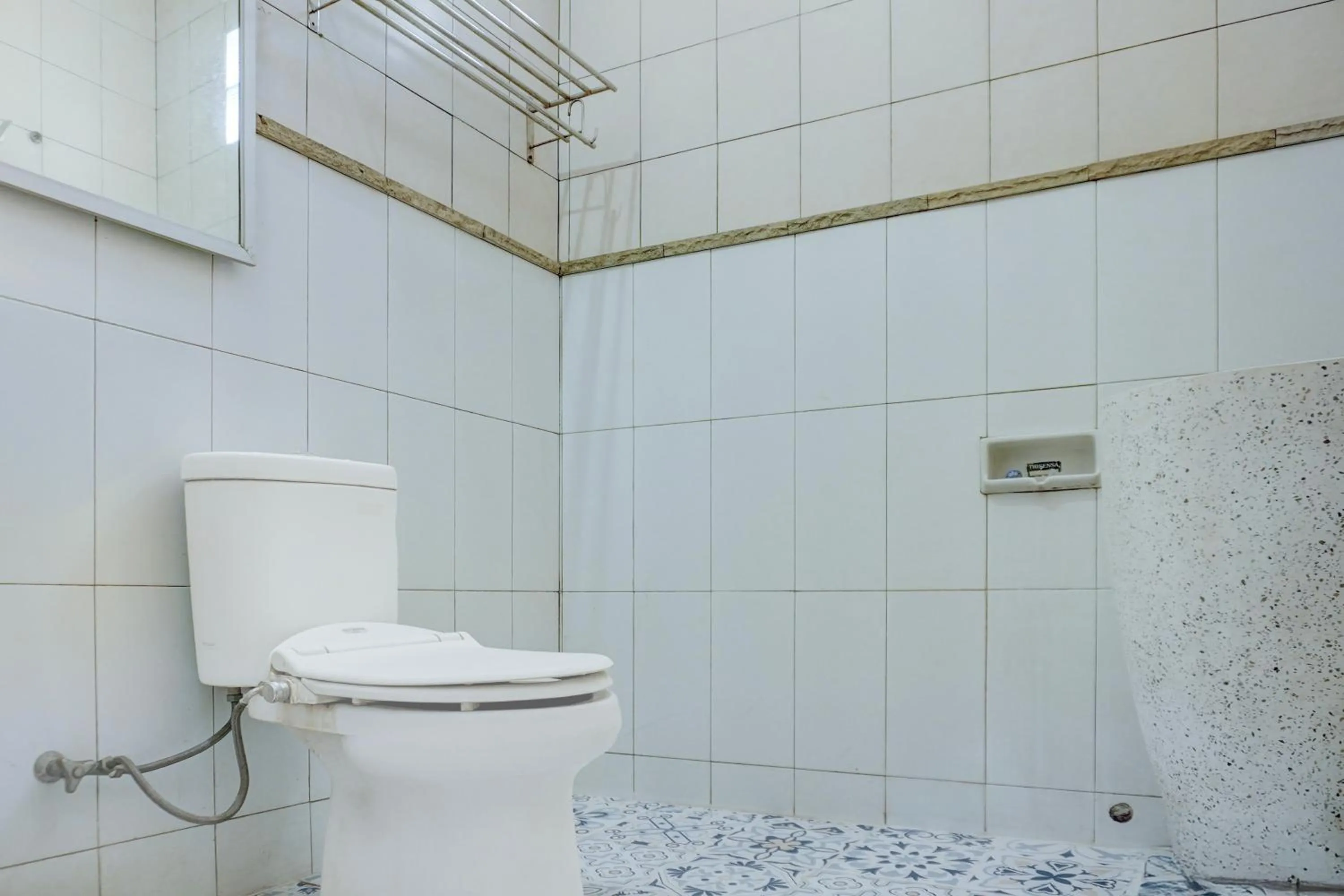 Bathroom in Collection O Pekalongan Near Pasar Batik Setono Formerly Hotel Jayadipa