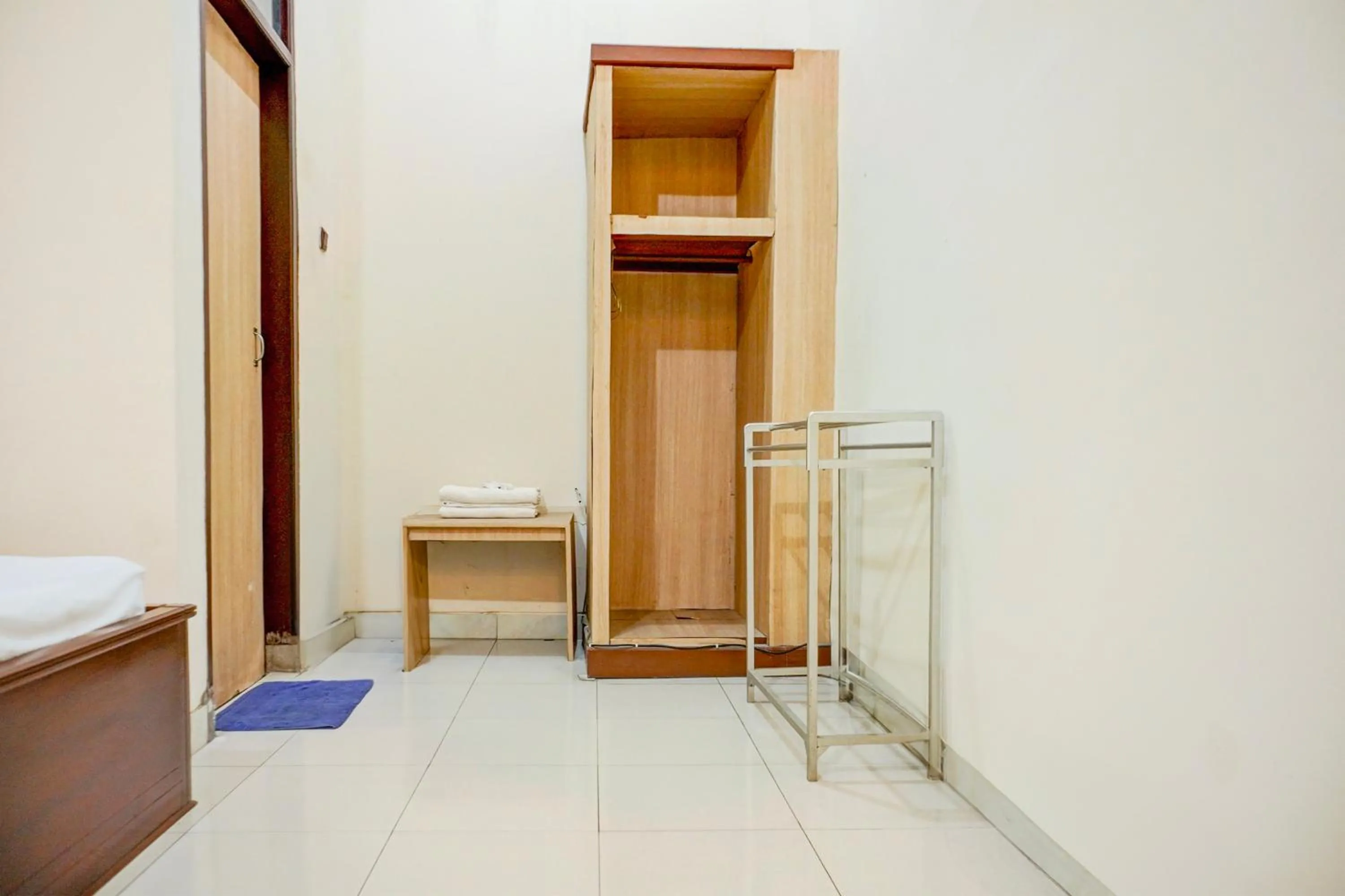 Bedroom in Collection O Pekalongan Near Pasar Batik Setono Formerly Hotel Jayadipa