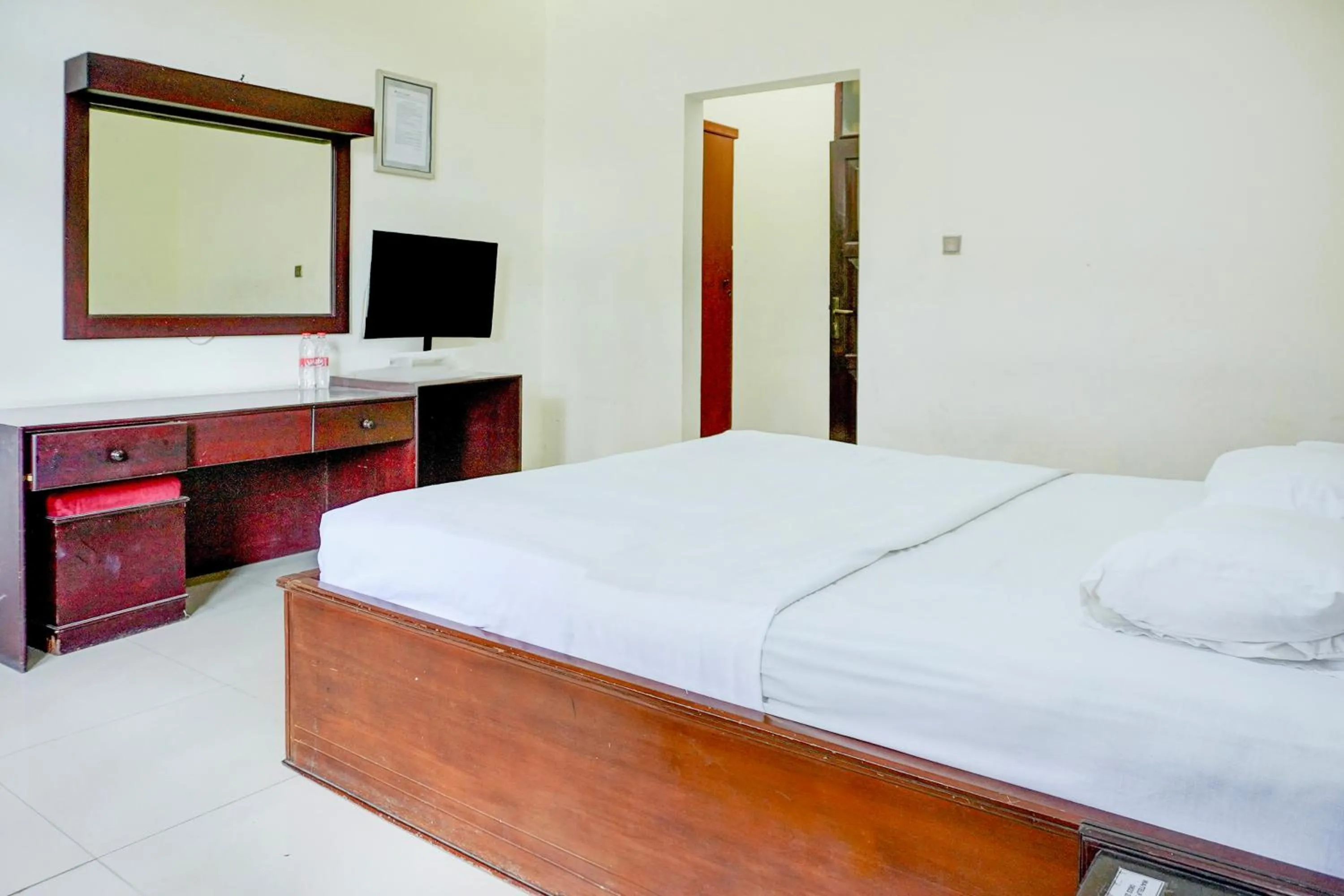 Bedroom in Collection O Pekalongan Near Pasar Batik Setono Formerly Hotel Jayadipa