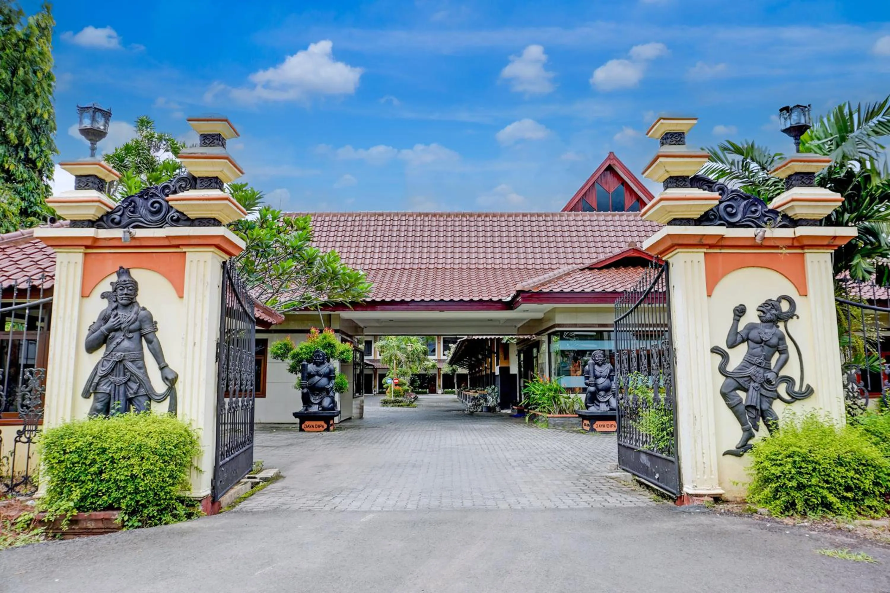 Facade/entrance in Collection O Pekalongan Near Pasar Batik Setono Formerly Hotel Jayadipa