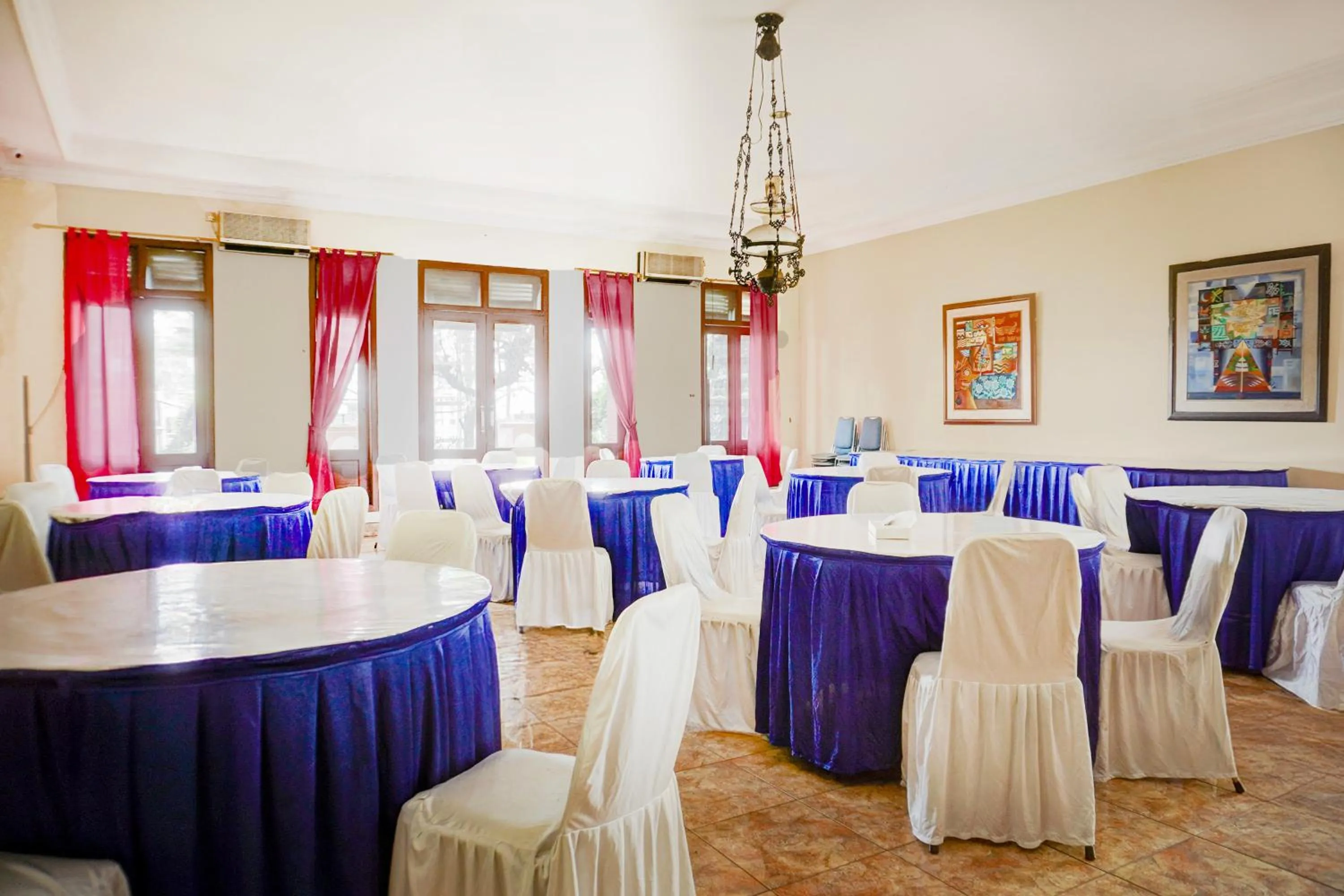 Restaurant/places to eat in Collection O Pekalongan Near Pasar Batik Setono Formerly Hotel Jayadipa