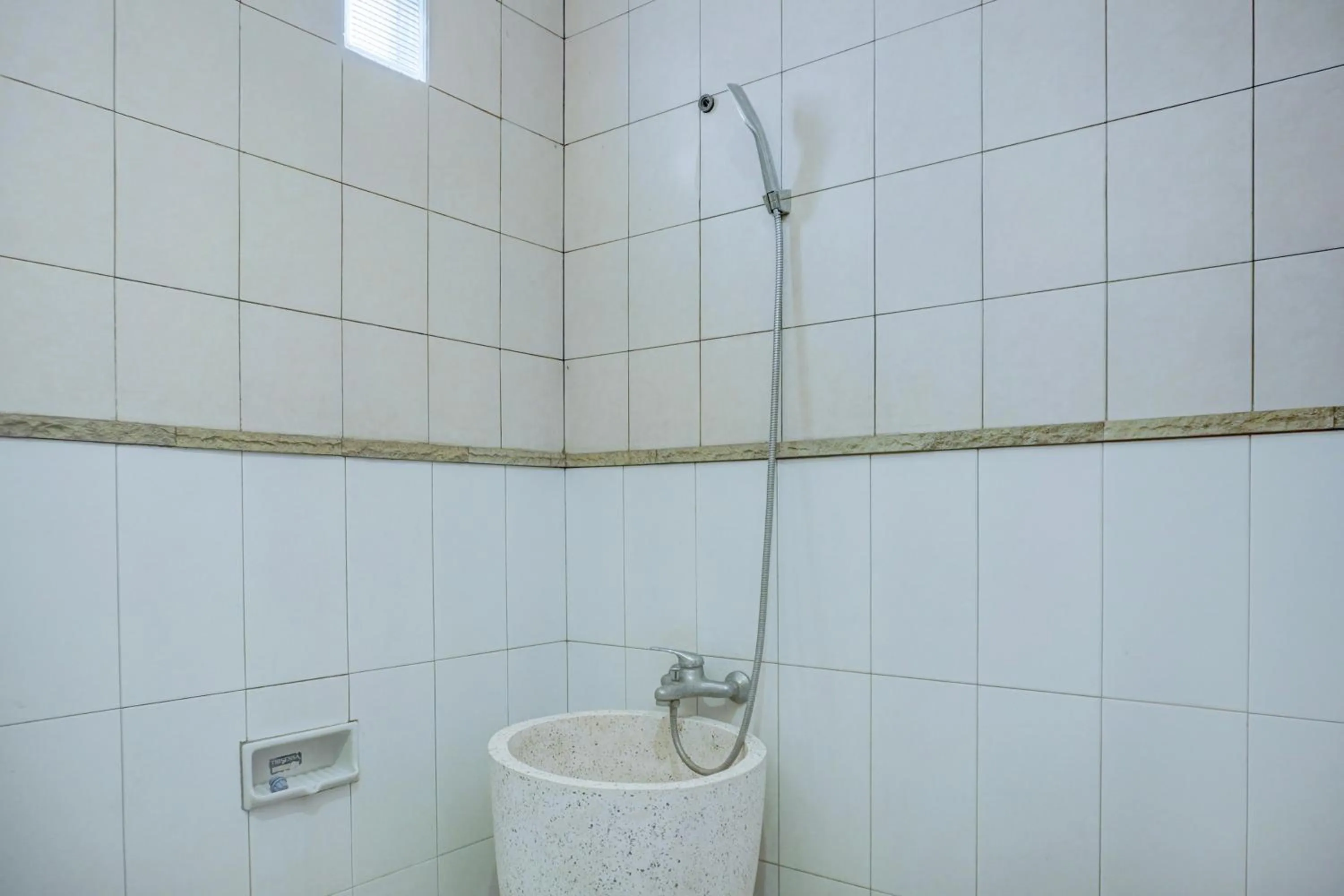 Bathroom in Collection O Pekalongan Near Pasar Batik Setono Formerly Hotel Jayadipa