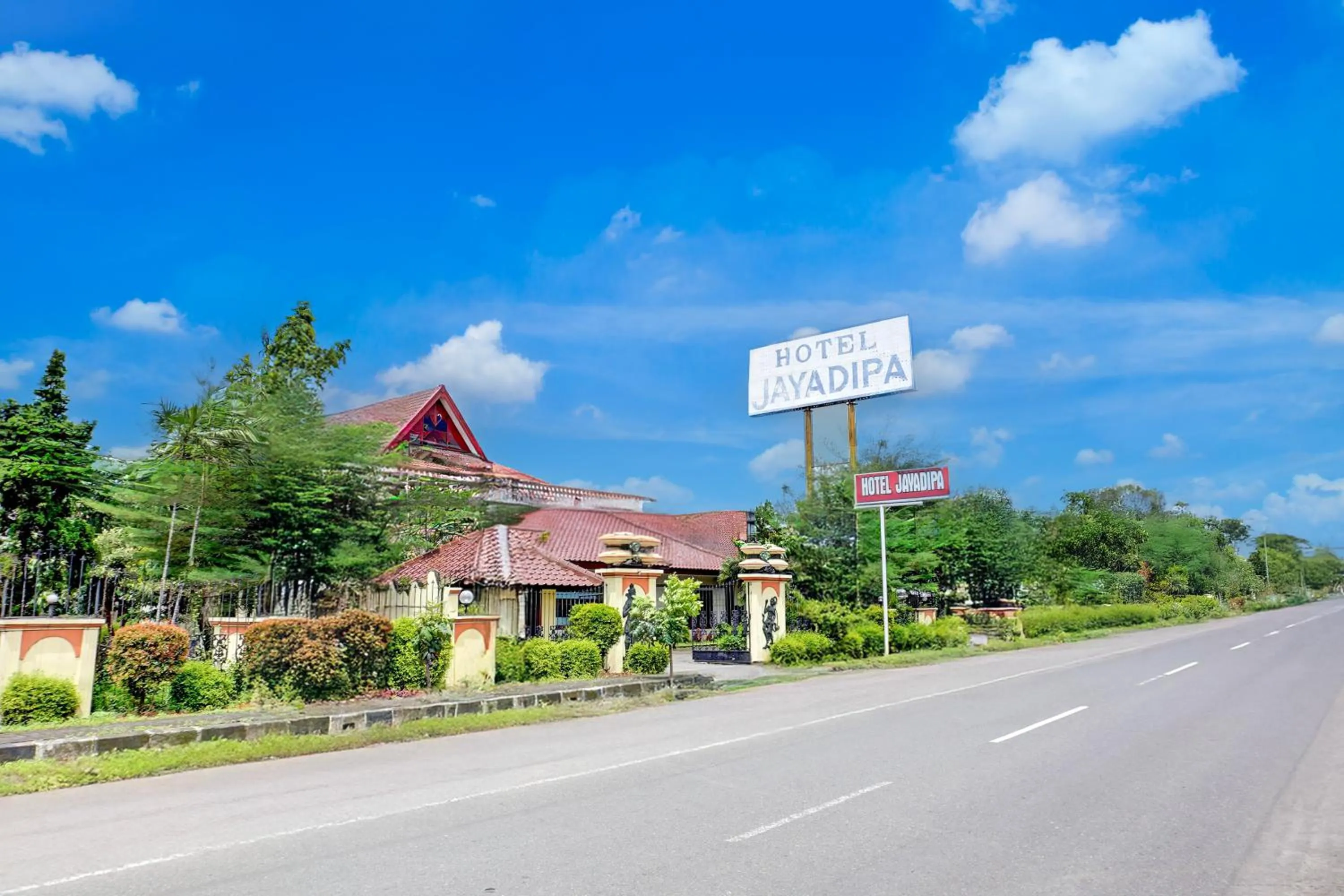 Facade/entrance in Collection O Pekalongan Near Pasar Batik Setono Formerly Hotel Jayadipa
