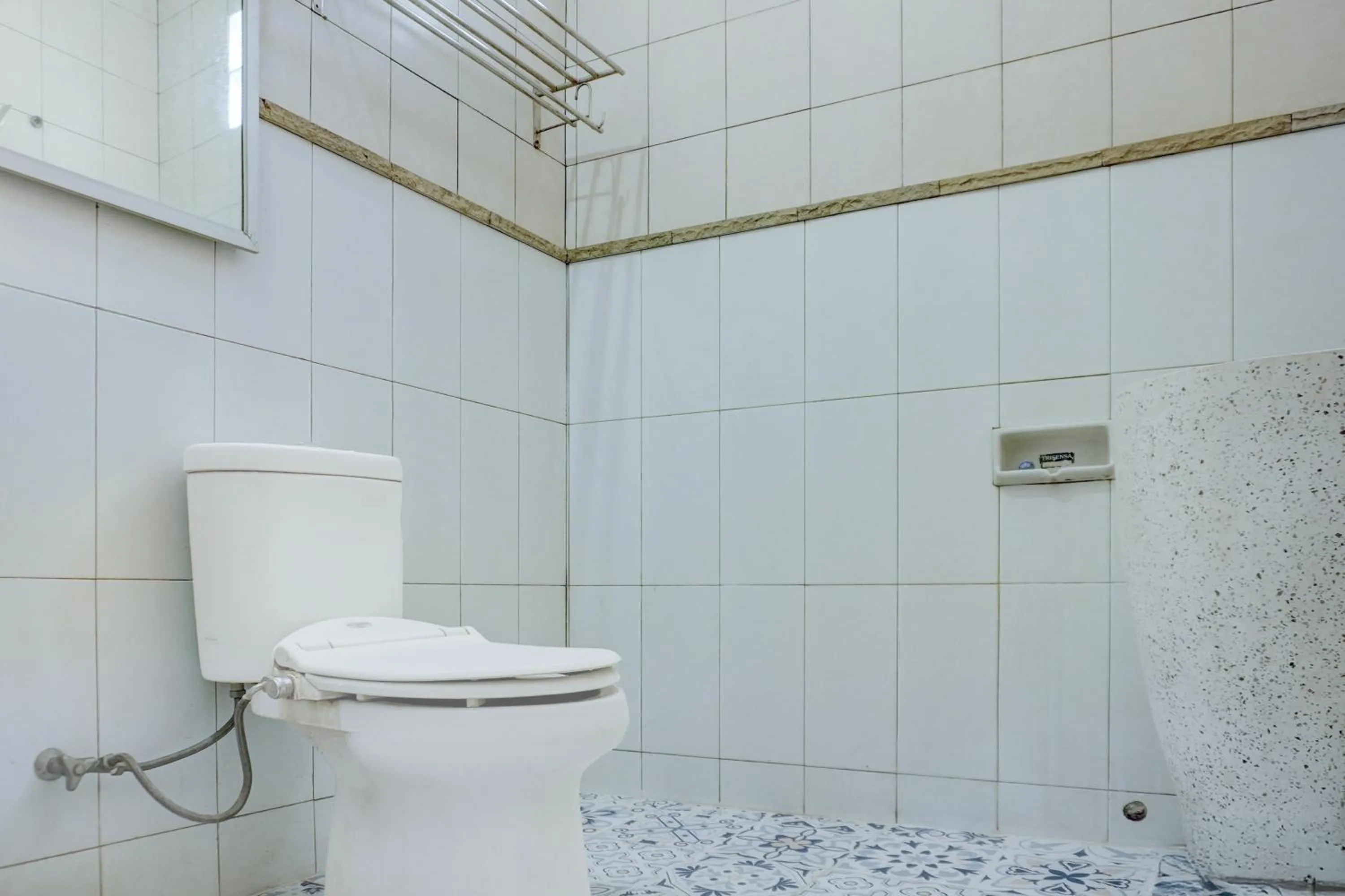 Bathroom in Collection O Pekalongan Near Pasar Batik Setono Formerly Hotel Jayadipa