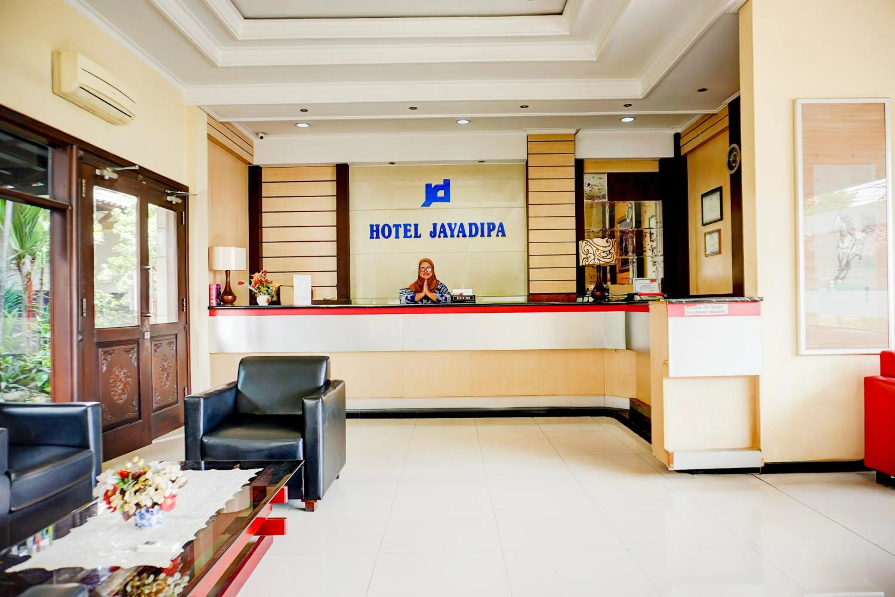 Lobby or reception in Collection O Pekalongan Near Pasar Batik Setono Formerly Hotel Jayadipa