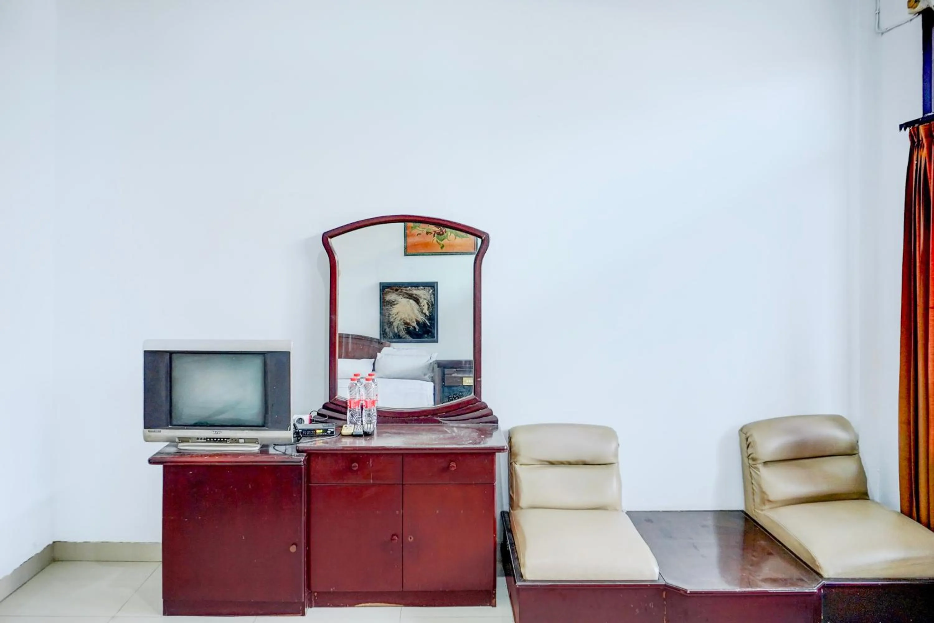 Bedroom in Collection O Pekalongan Near Pasar Batik Setono Formerly Hotel Jayadipa