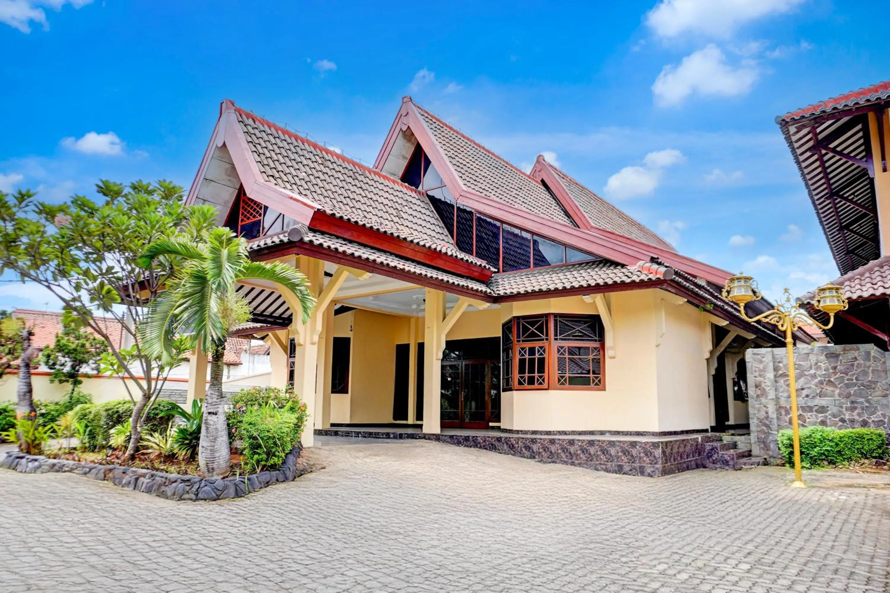 Facade/entrance in Collection O Pekalongan Near Pasar Batik Setono Formerly Hotel Jayadipa