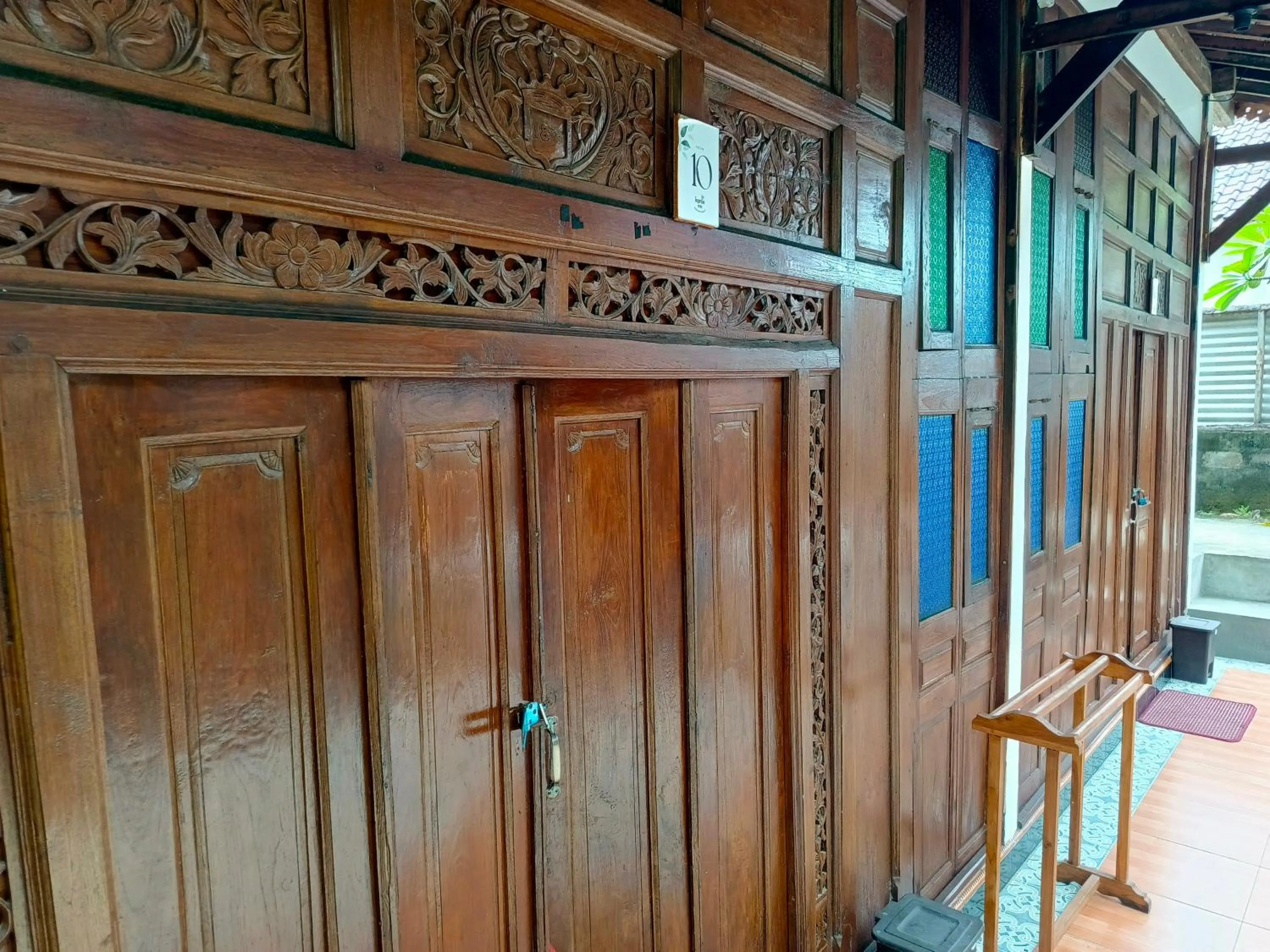 Facade/entrance in Karlie Inn