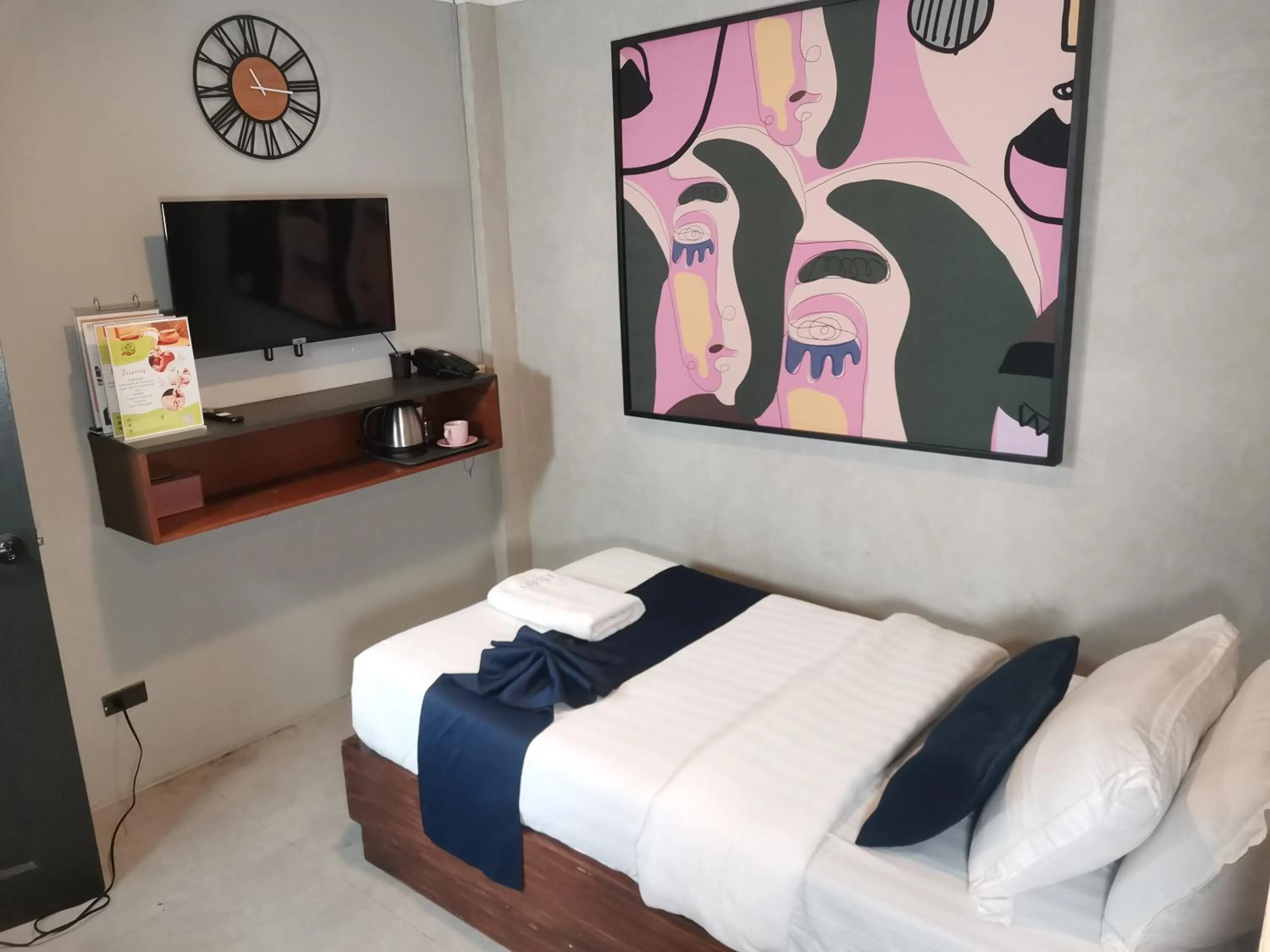 Bedroom, Bed in Townhouse Oak Grey Hotel Near Clark International Airport