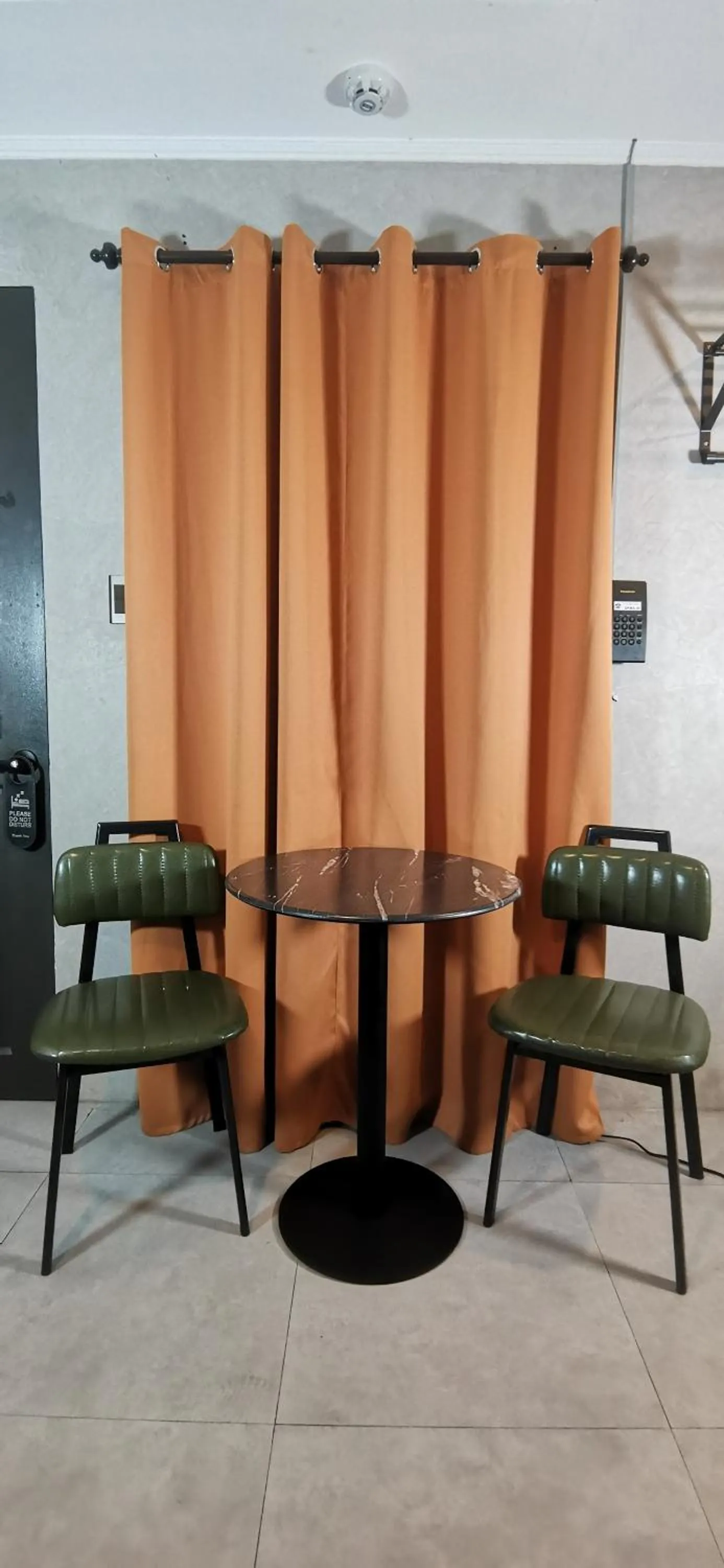 Seating area in Townhouse Oak Grey Hotel Near Clark International Airport