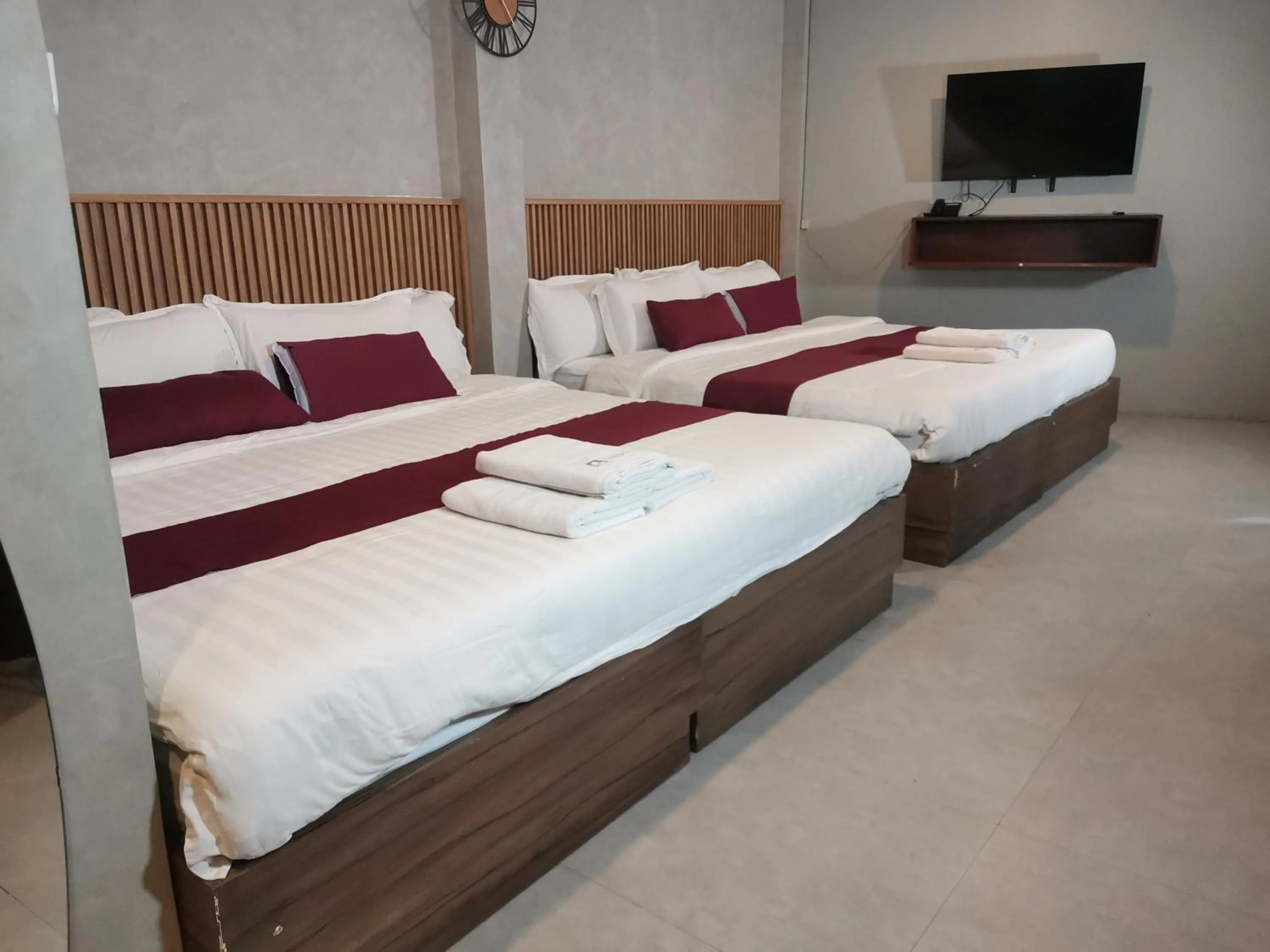 Bedroom, Bed in Townhouse Oak Grey Hotel Near Clark International Airport