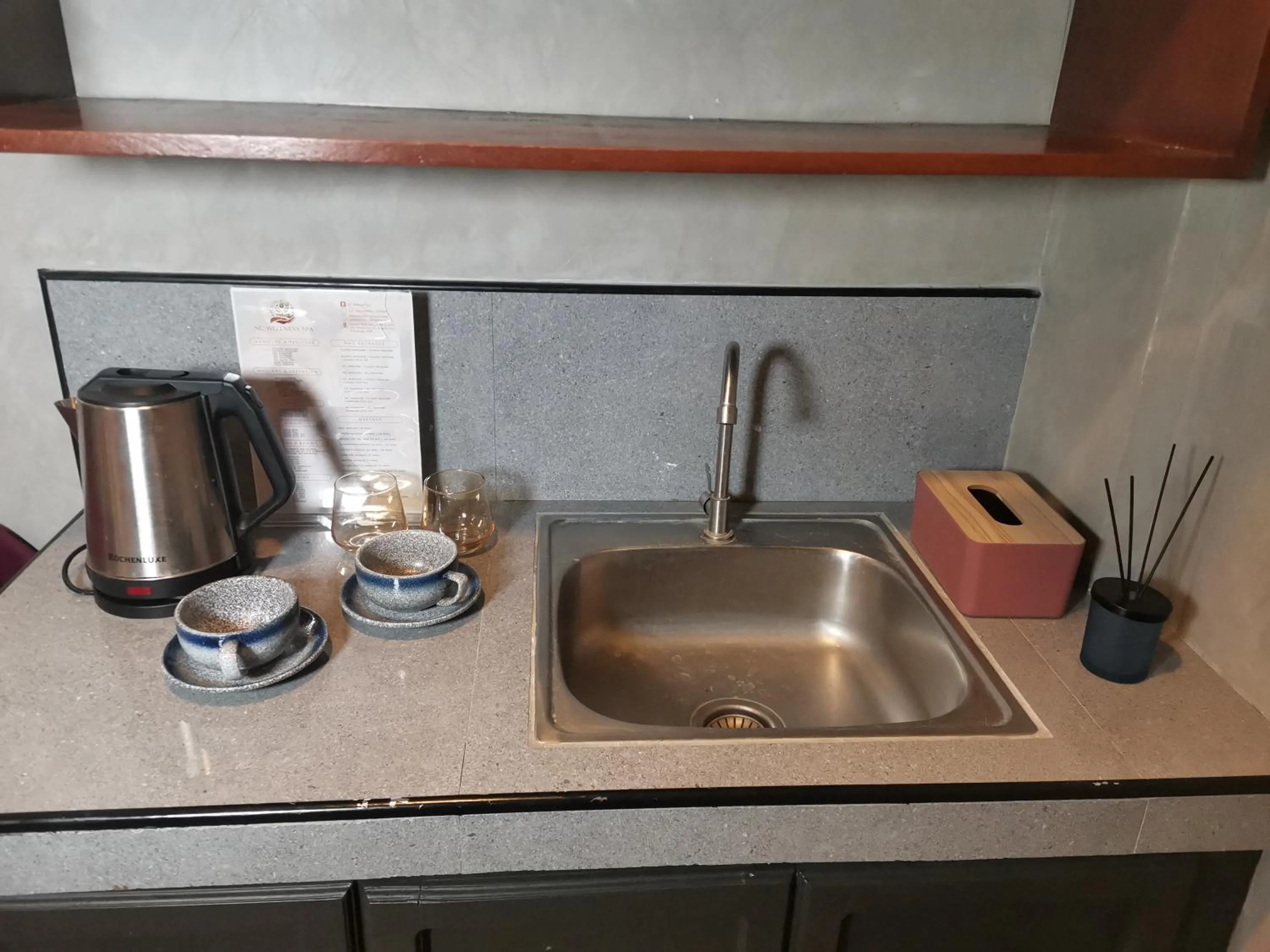 Kitchen or kitchenette in Townhouse Oak Grey Hotel Near Clark International Airport