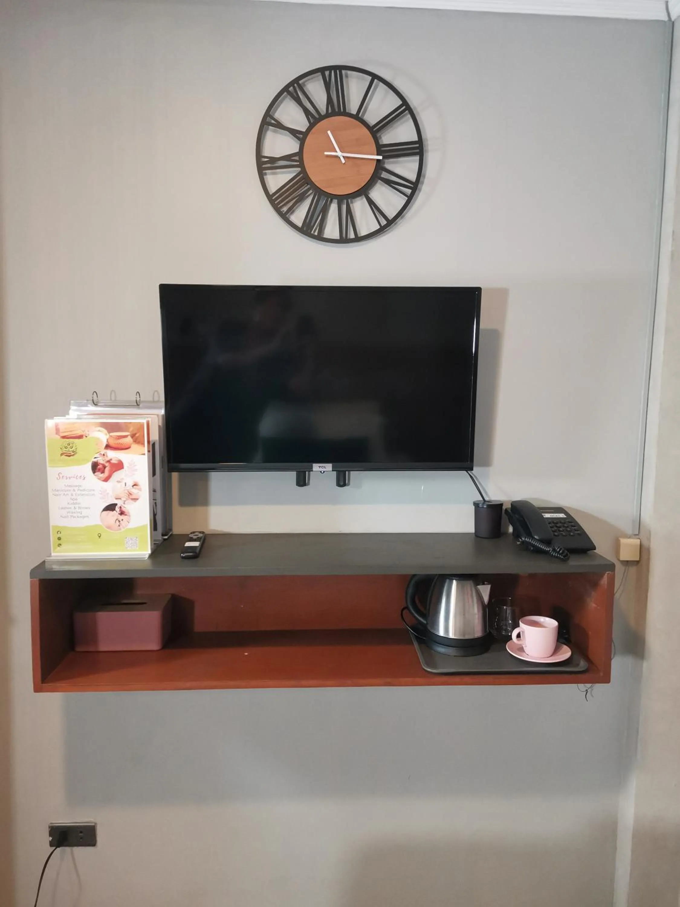 Bedroom in Townhouse Oak Grey Hotel Near Clark International Airport