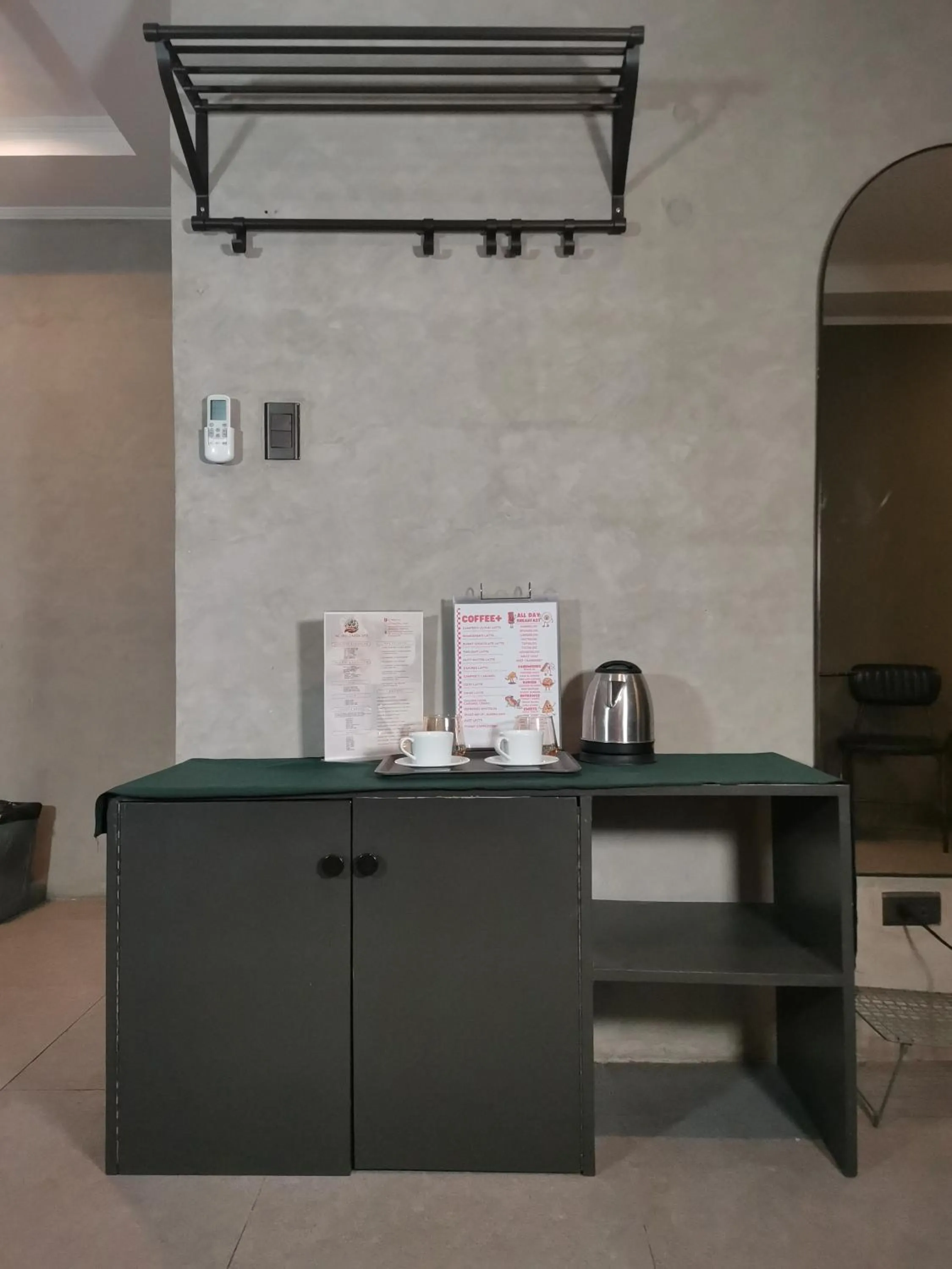 Bedroom in Townhouse Oak Grey Hotel Near Clark International Airport