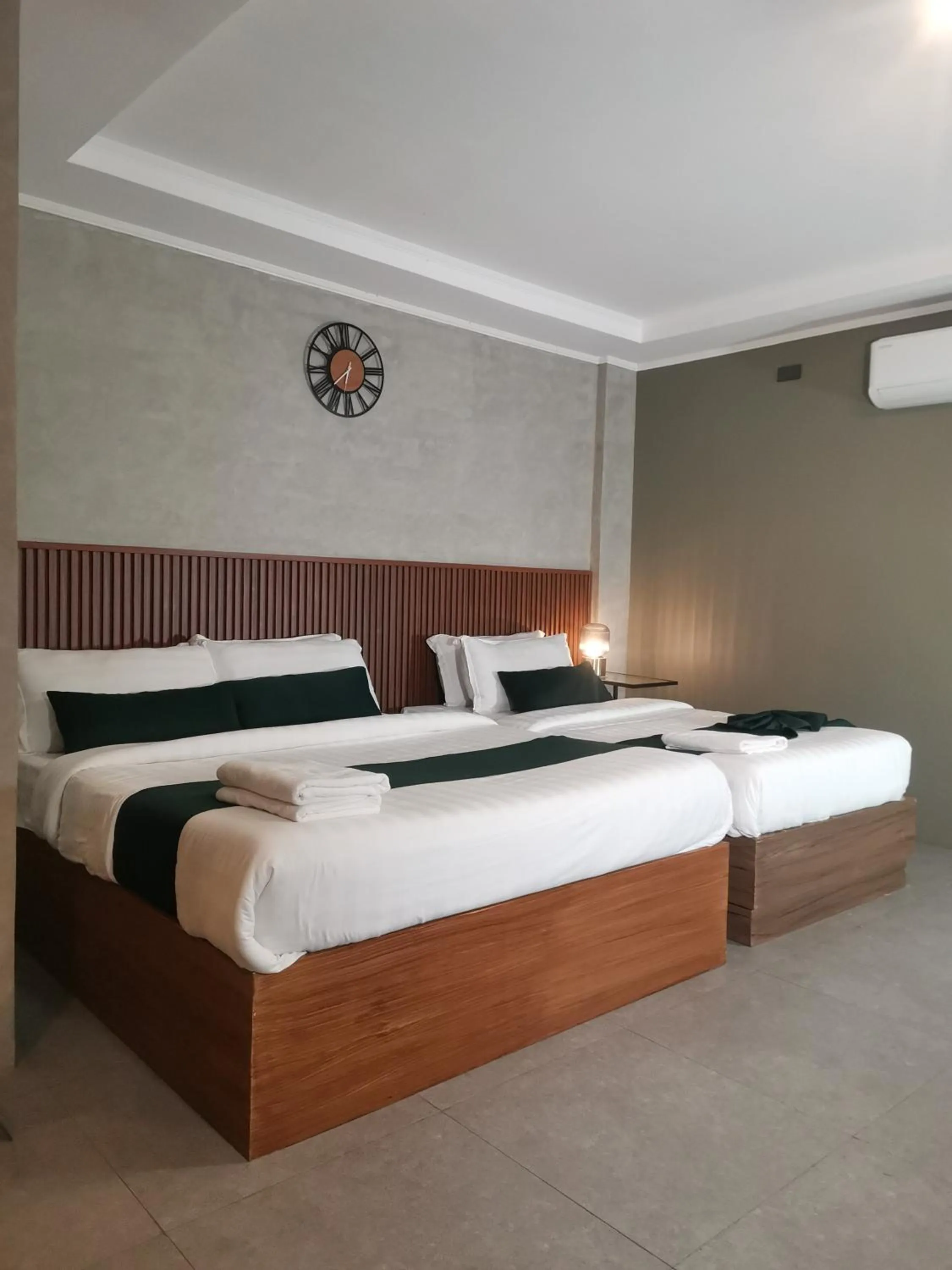 Bedroom, Bed in Townhouse Oak Grey Hotel Near Clark International Airport