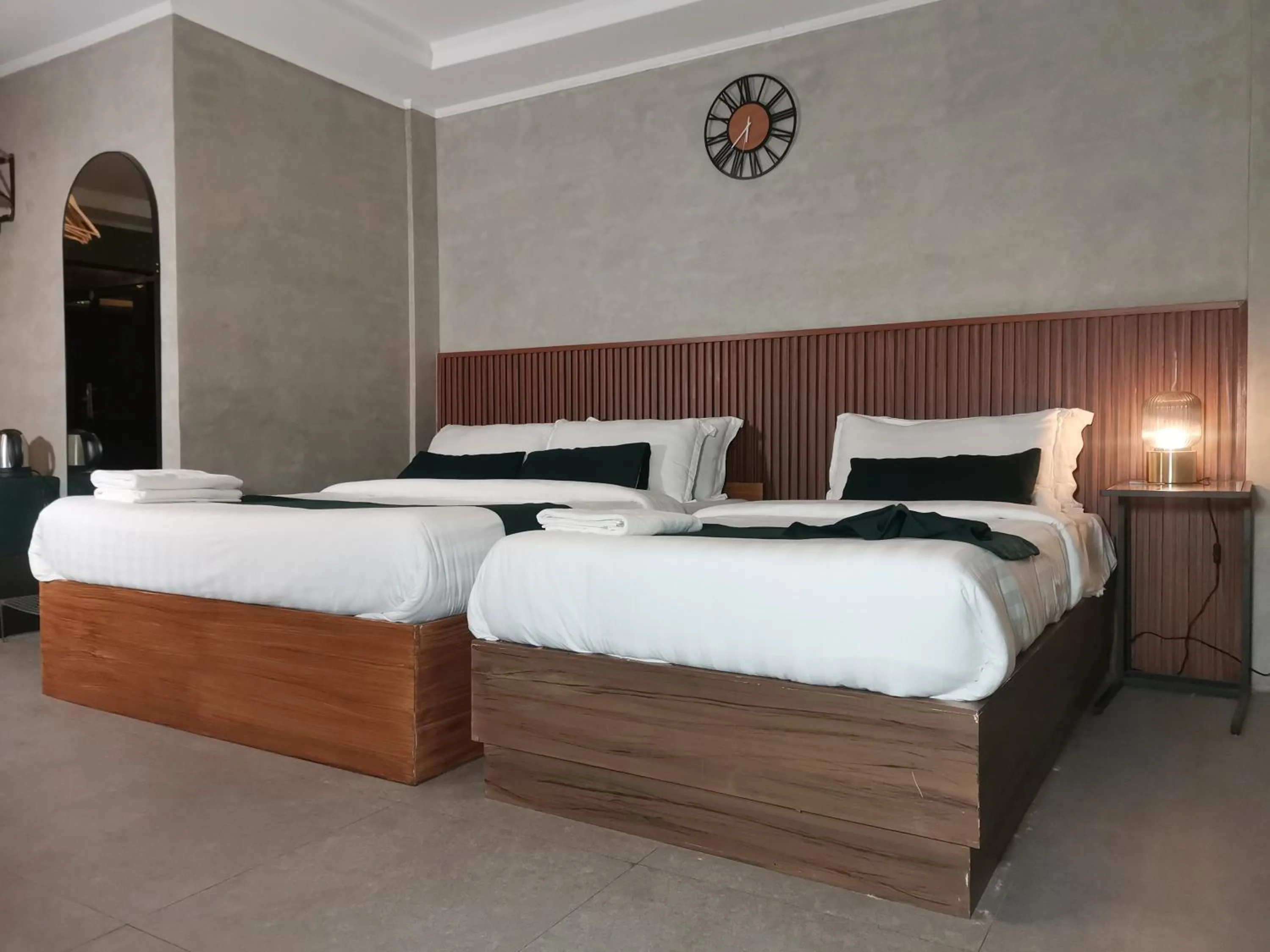 Bedroom, Bed in Townhouse Oak Grey Hotel Near Clark International Airport