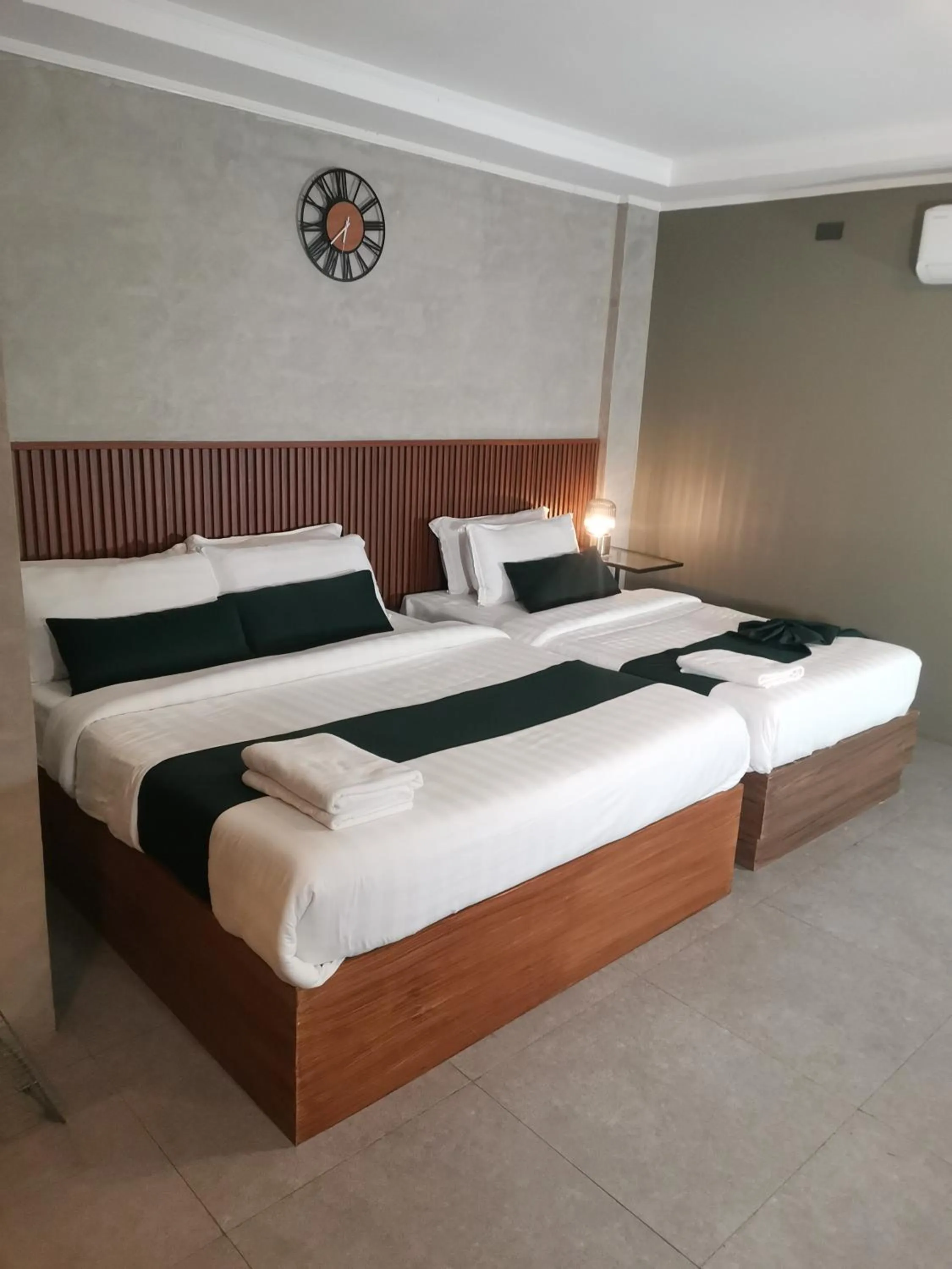 Photo of the whole room, Bed in Townhouse Oak Grey Hotel Near Clark International Airport