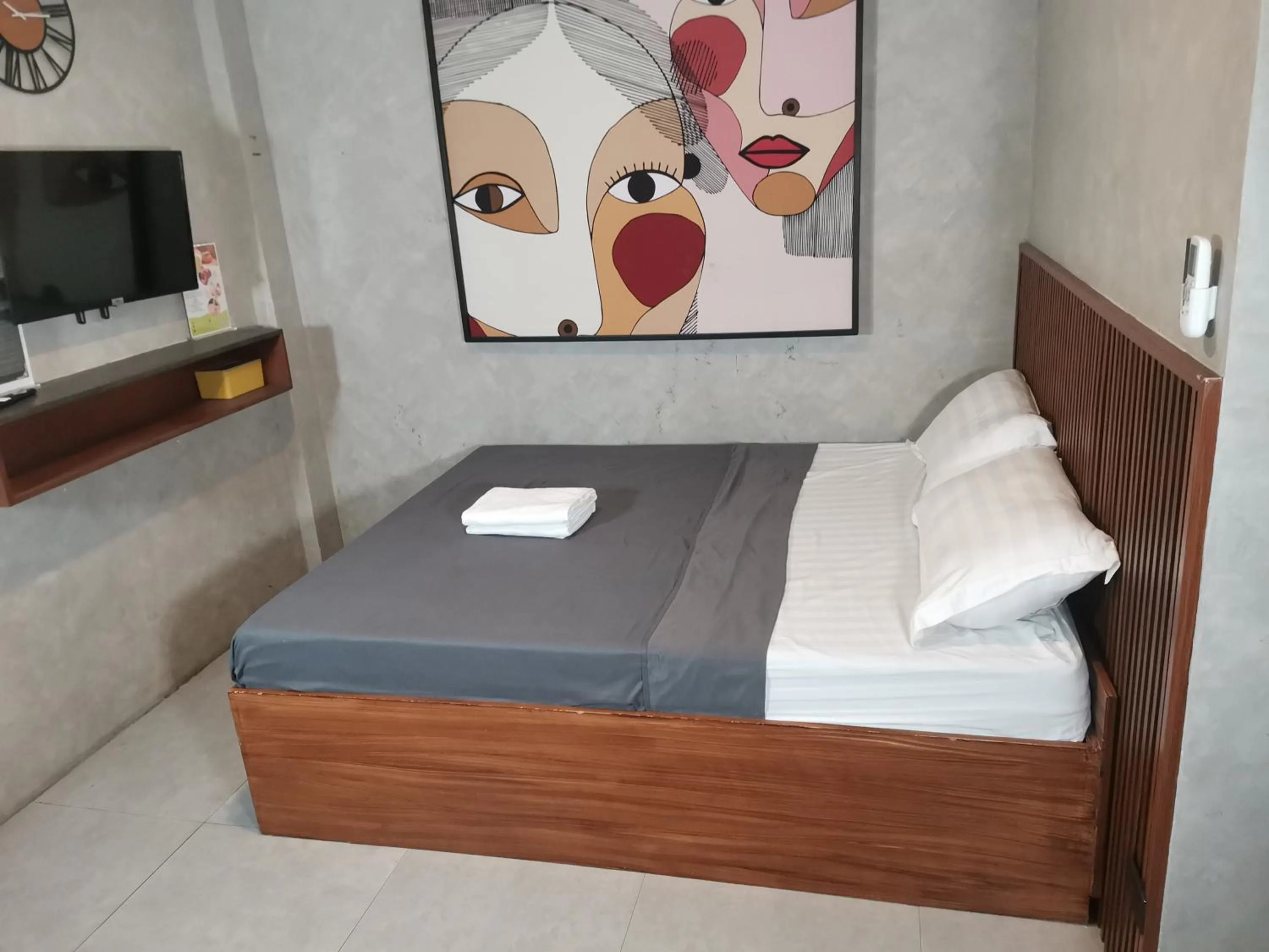 Bedroom, Bed in Townhouse Oak Grey Hotel Near Clark International Airport