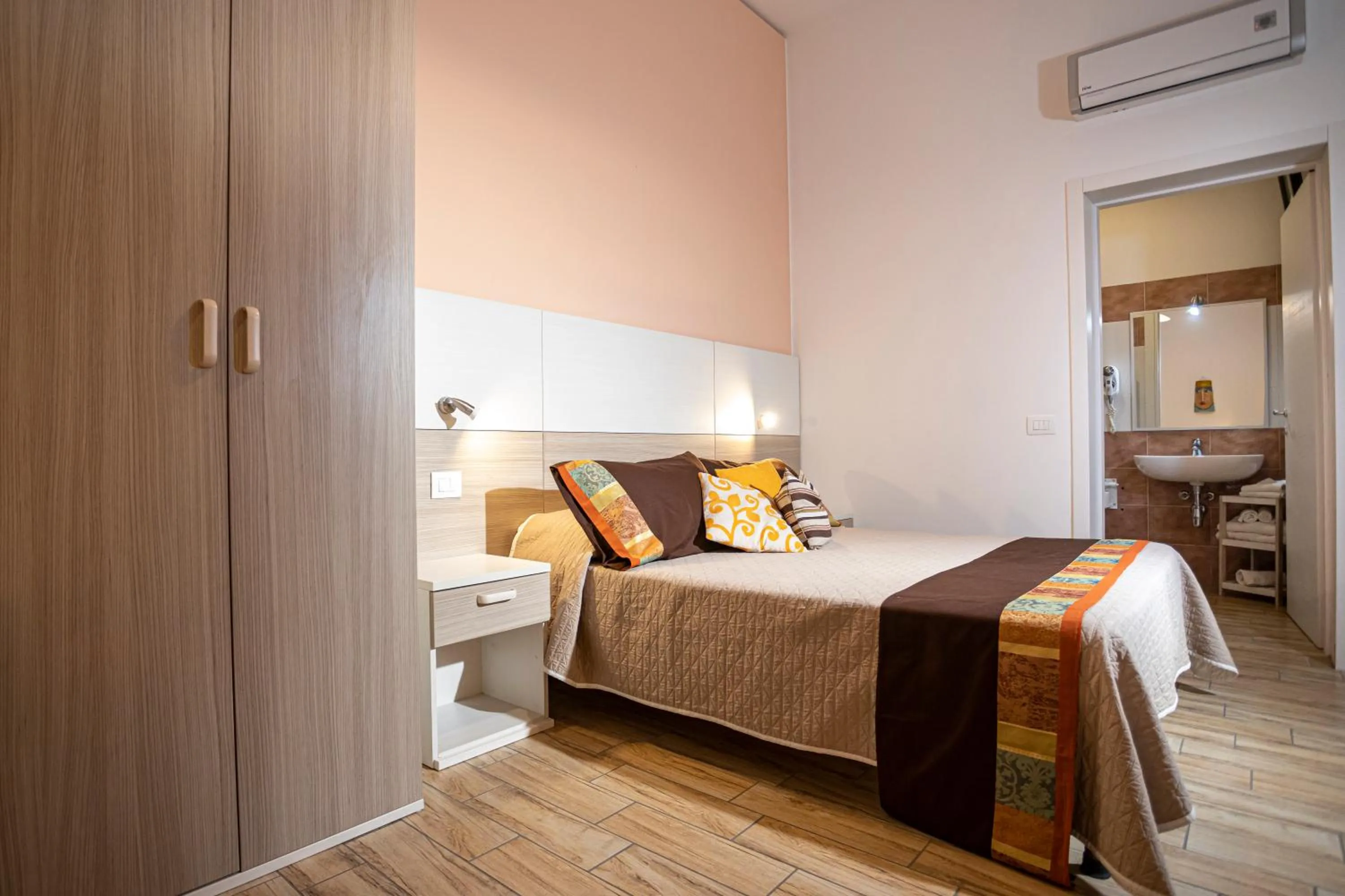 Photo of the whole room, Bed in Trapani Home