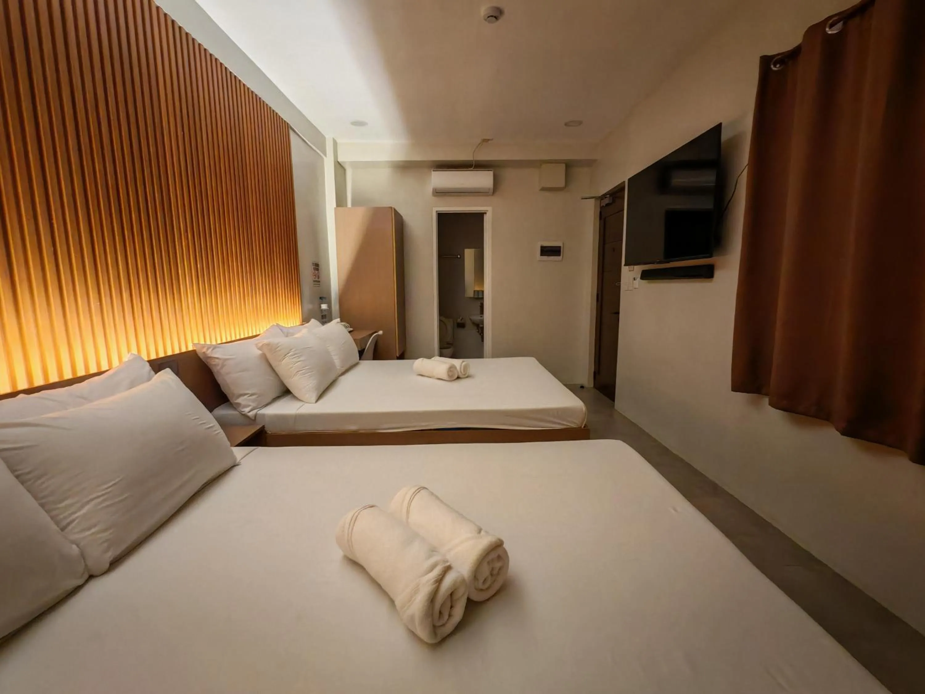 Bedroom, Bed in ZenSuites Hotel Tacloban